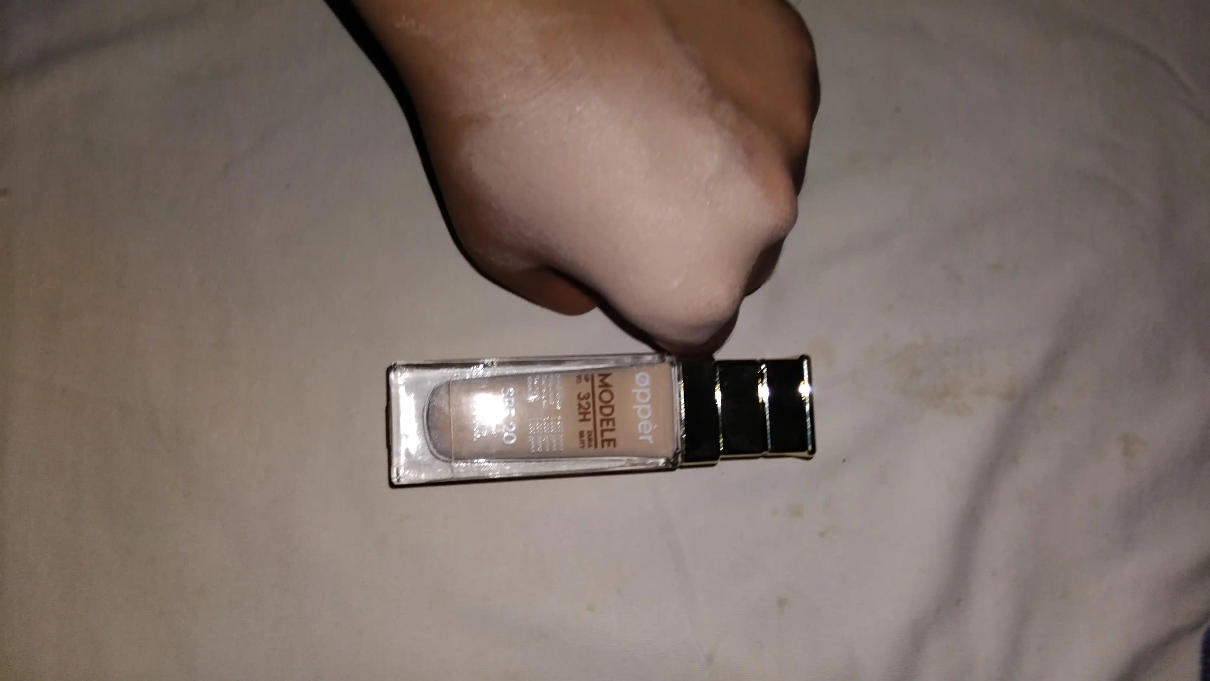 Ayollar va qizlar uchun vitaminlarga, kollagen boyitilgan tonal krem SPF 20 suvga chidamli