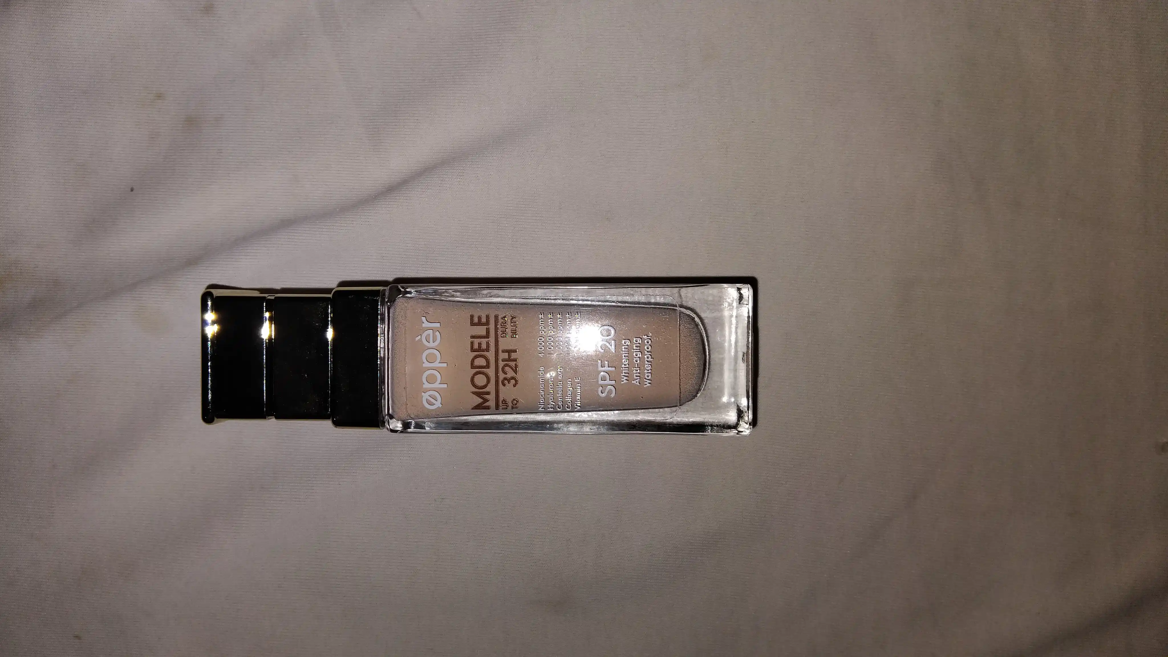 Ayollar va qizlar uchun vitaminlarga, kollagen boyitilgan tonal krem SPF 20 suvga chidamli