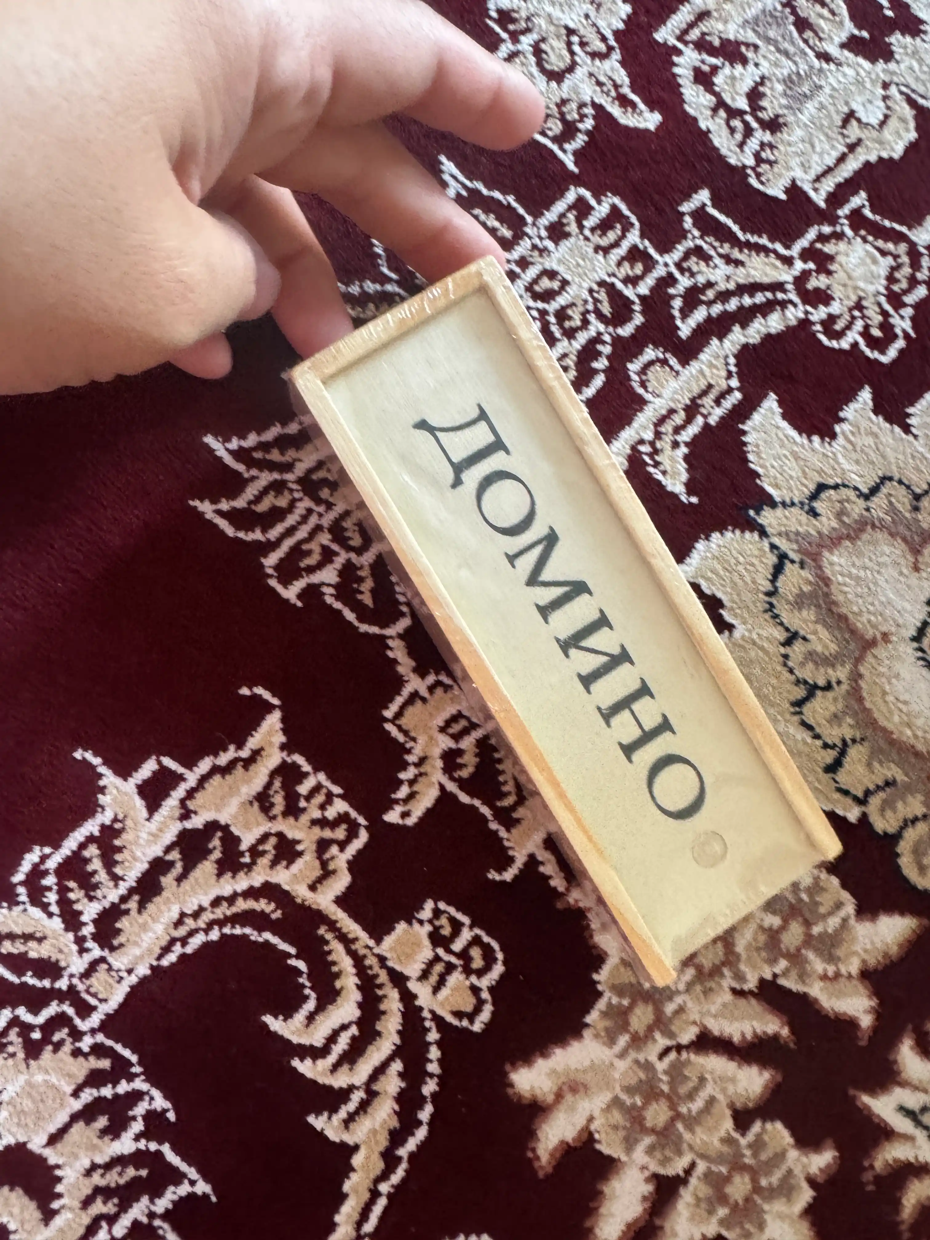 FIDGO domino, yog‘och qutida 28 ta tosh