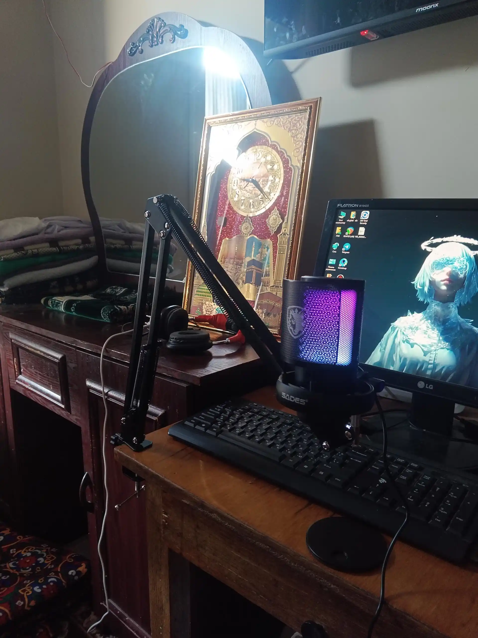 Kondensatorli geyming mikrofon RGB подсветка bilan, kronshtyn va pop-filtrli strim uchun