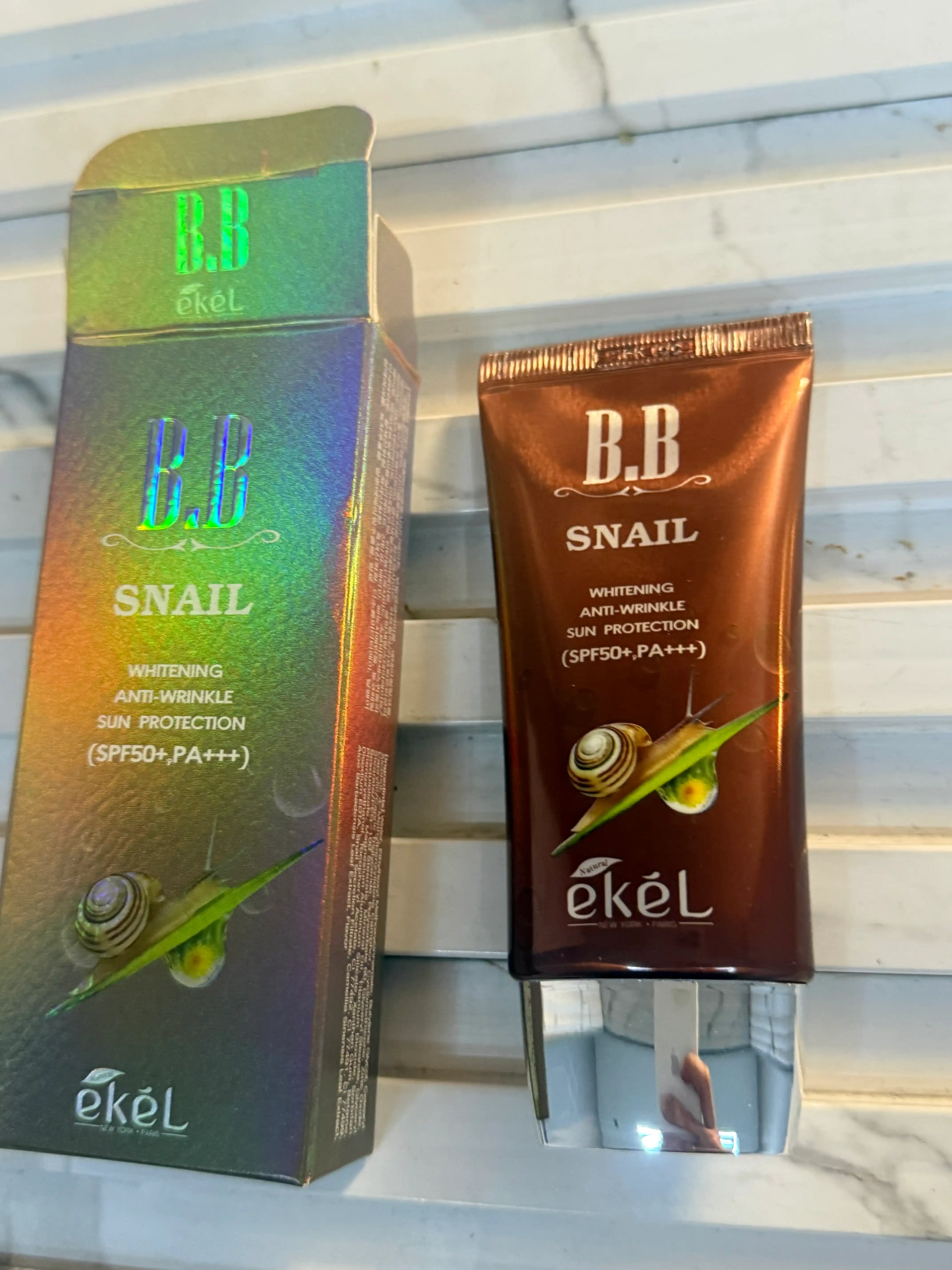 Антивозрастной BB-крем с муцином улитки и морским коллагеном Ekel Snail Gold SPF50+