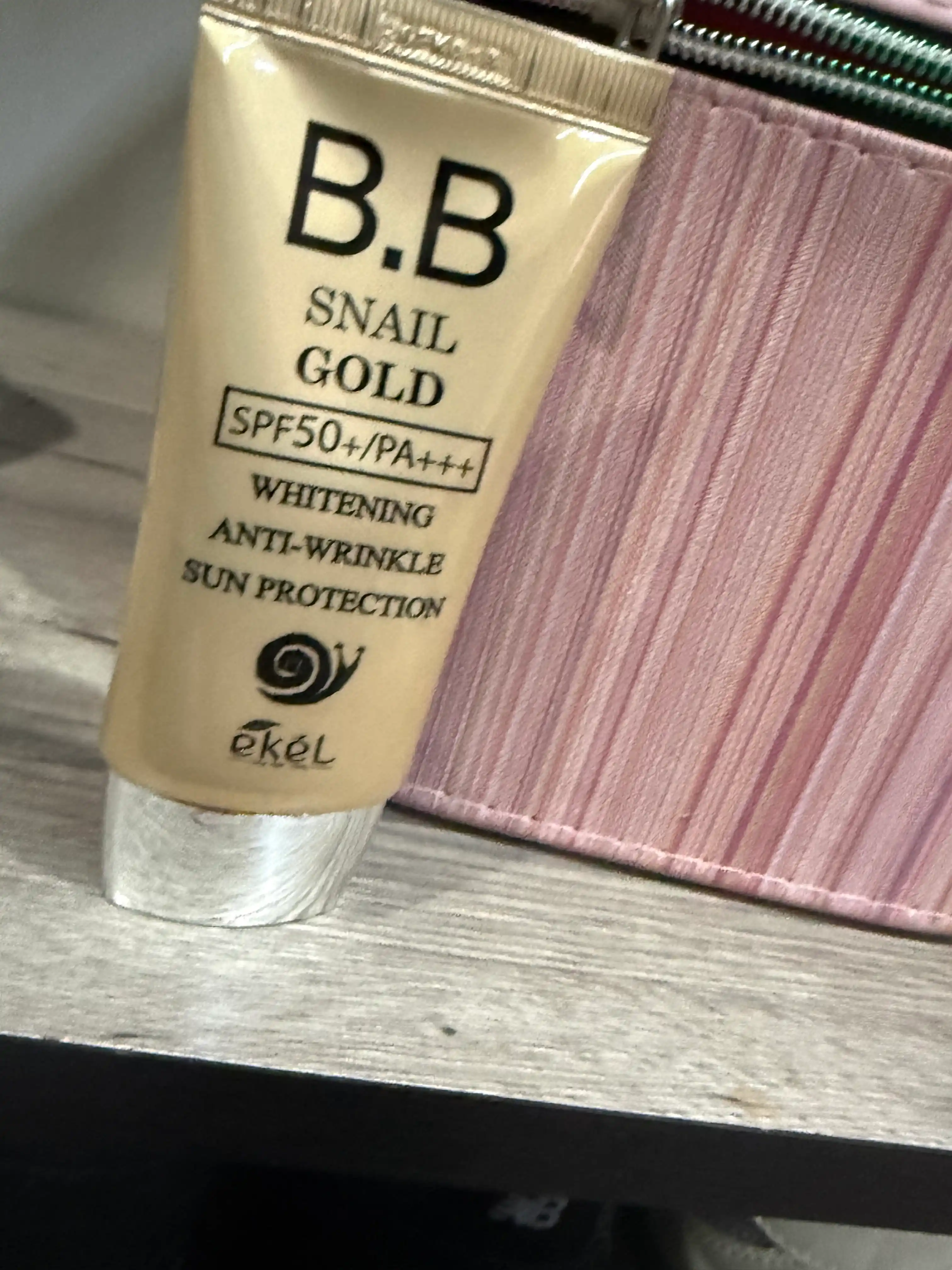 Антивозрастной BB-крем с муцином улитки и морским коллагеном Ekel Snail Gold SPF50+