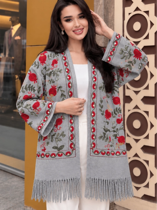 Ayollar uchun milliy naqshli oversize kardigan-poncho, 46–54 o‘lcham issiq va qulay modeli