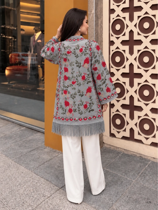 Ayollar uchun milliy naqshli oversize kardigan-poncho, 46–54 o‘lcham issiq va qulay modeli