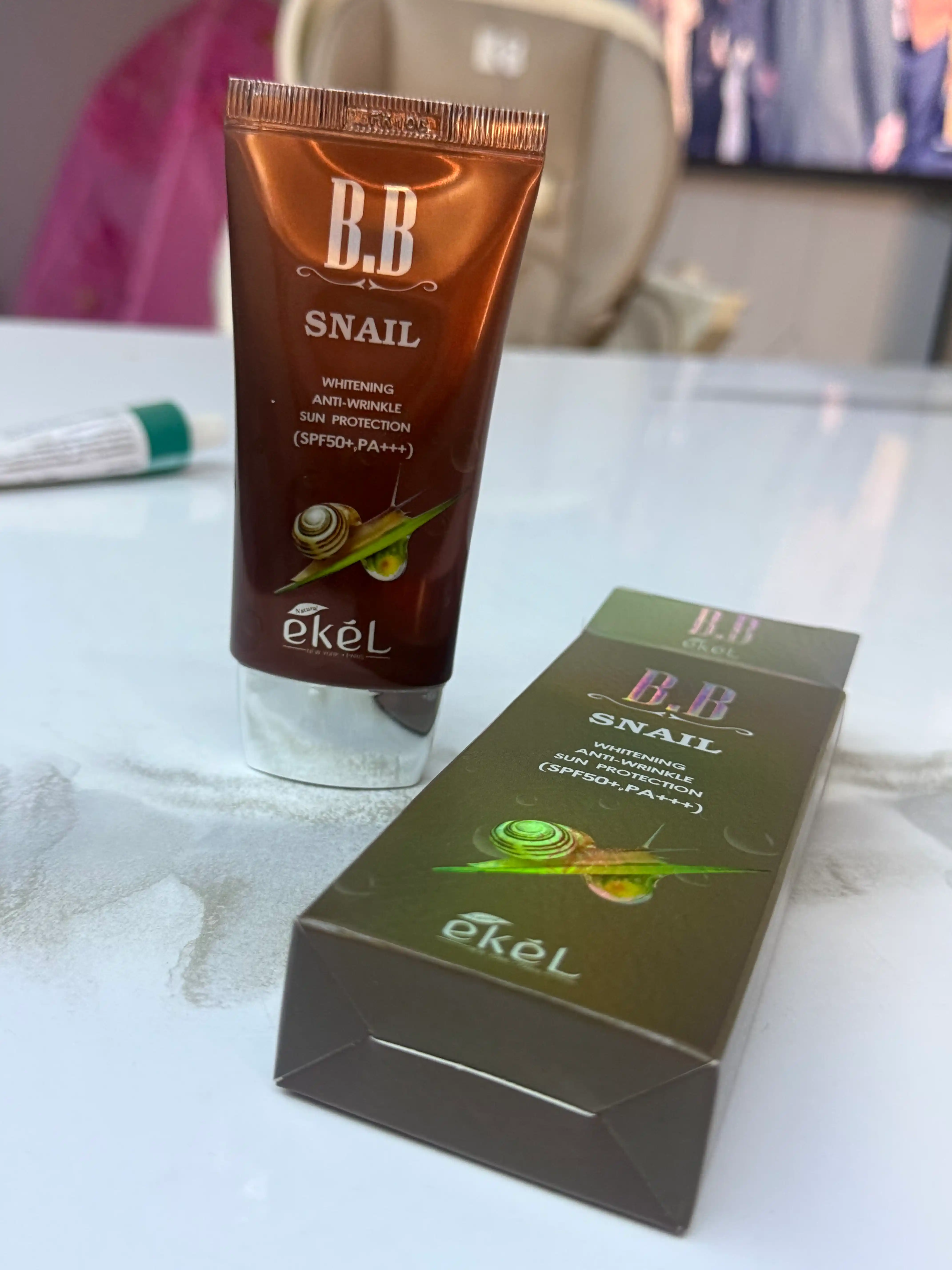 Антивозрастной BB-крем с муцином улитки и морским коллагеном Ekel Snail Gold SPF50+