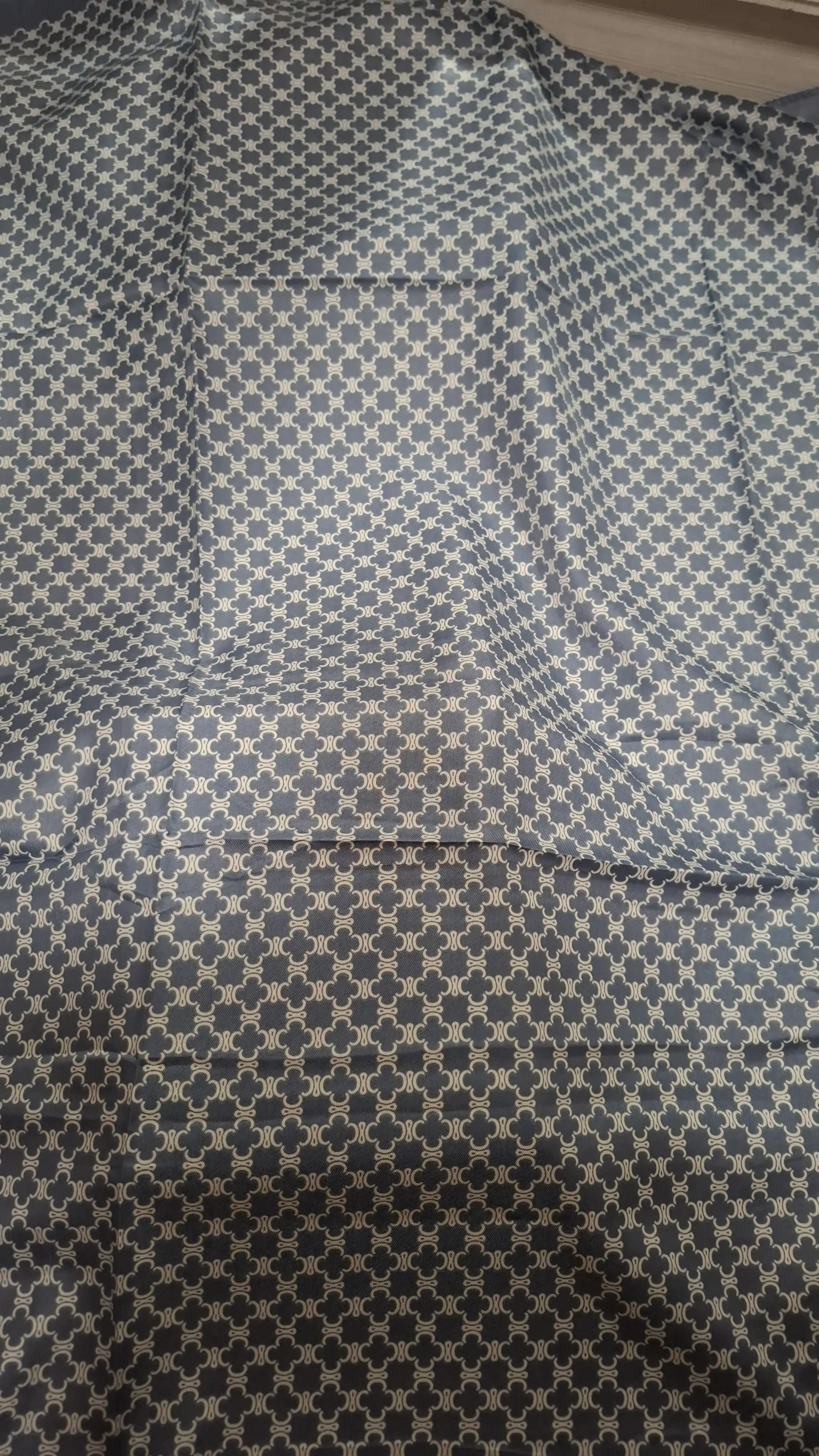 Ayollar va qizlar uchun boshga taqiladigan ro‘mol, 90 x 90 sm