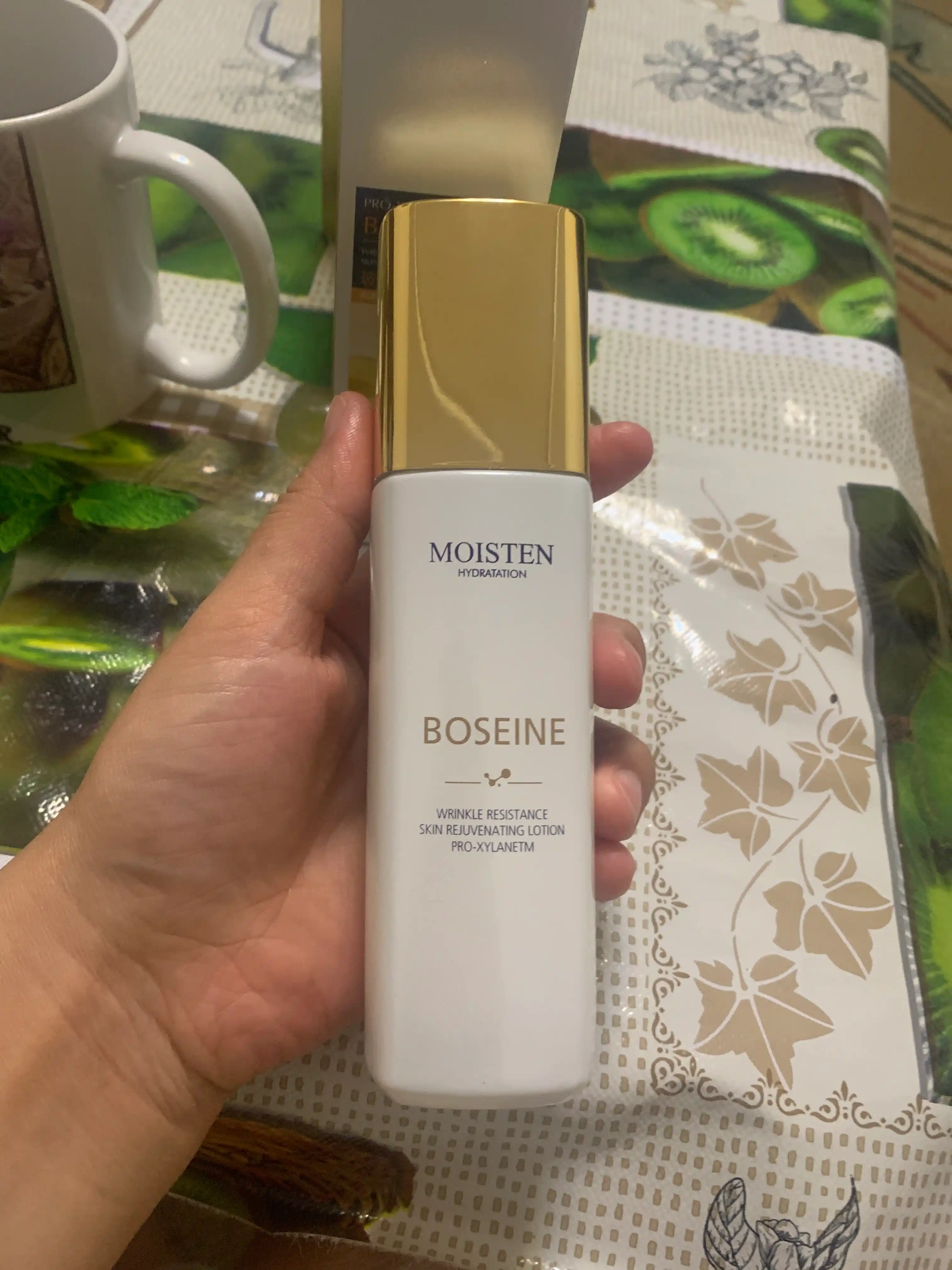 Молочко Boseine Essence омолаживает, увлажняет и предотвращает сухость кожи всего тела