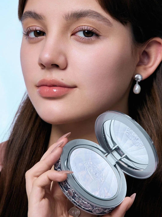 Flower Knows Pearl Shell компактная пудра для лица в перламутровом футляре