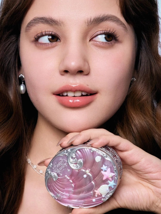 Flower Knows Pearl Shell компактная пудра для лица в перламутровом футляре