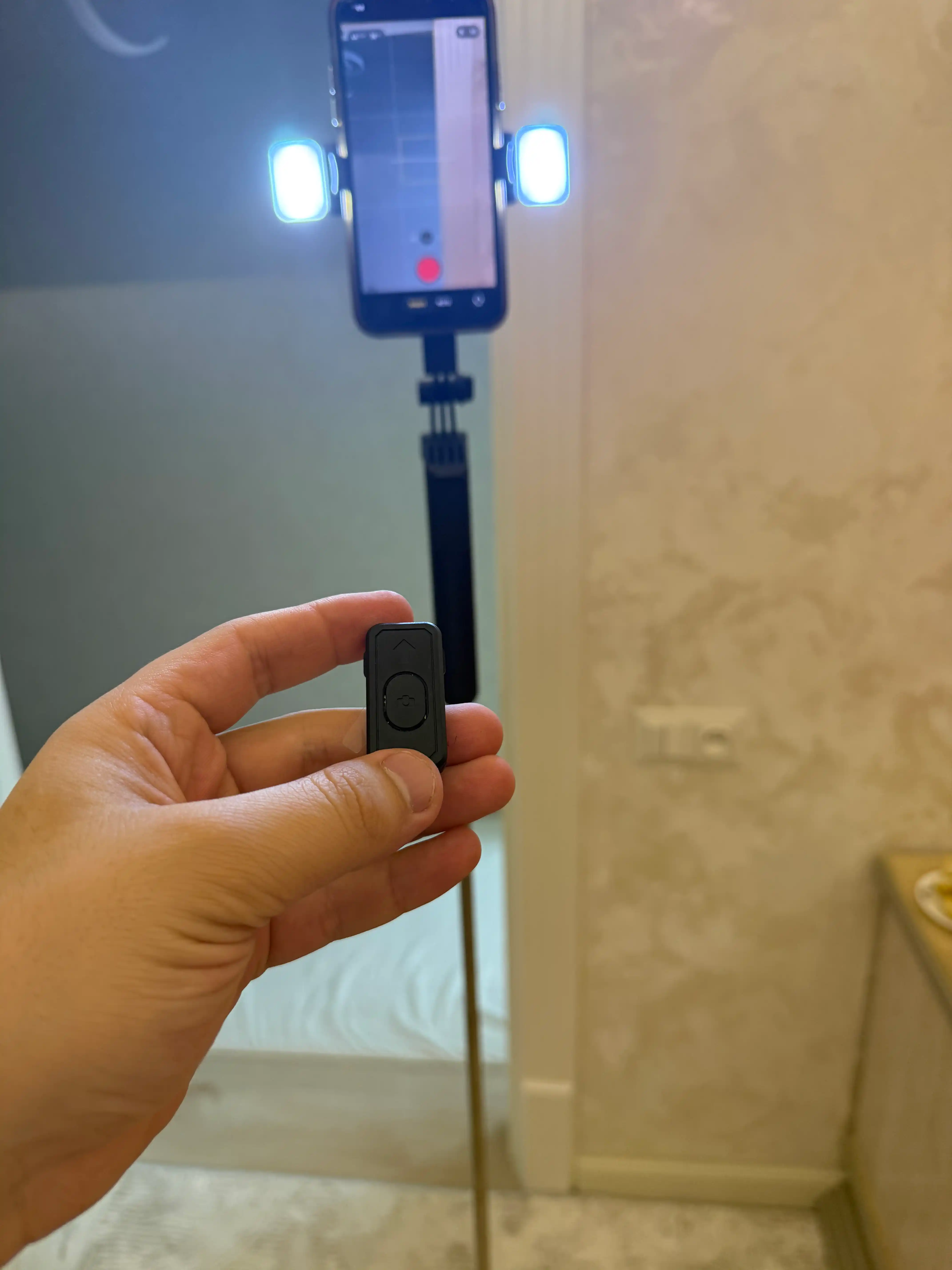 Монопод-трипод R16D для телефона, Bluetooth-пульт, 2 LED-подсветки,селфи палка,штатив