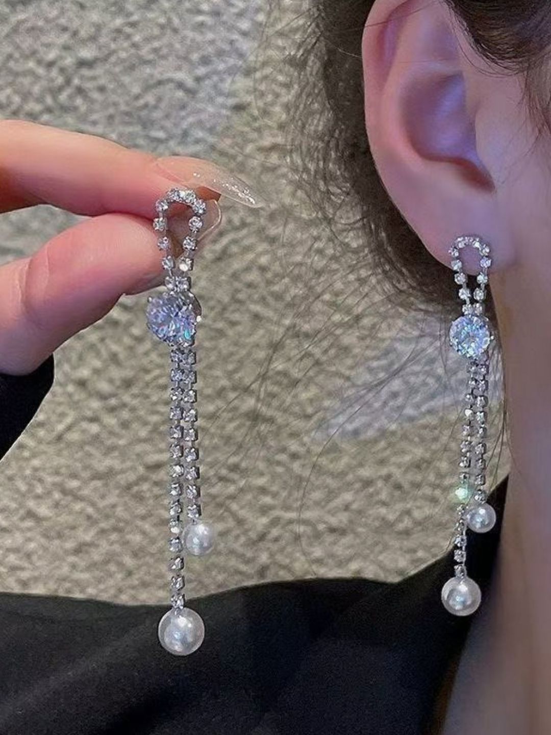 Женские серьги различных дизайнов