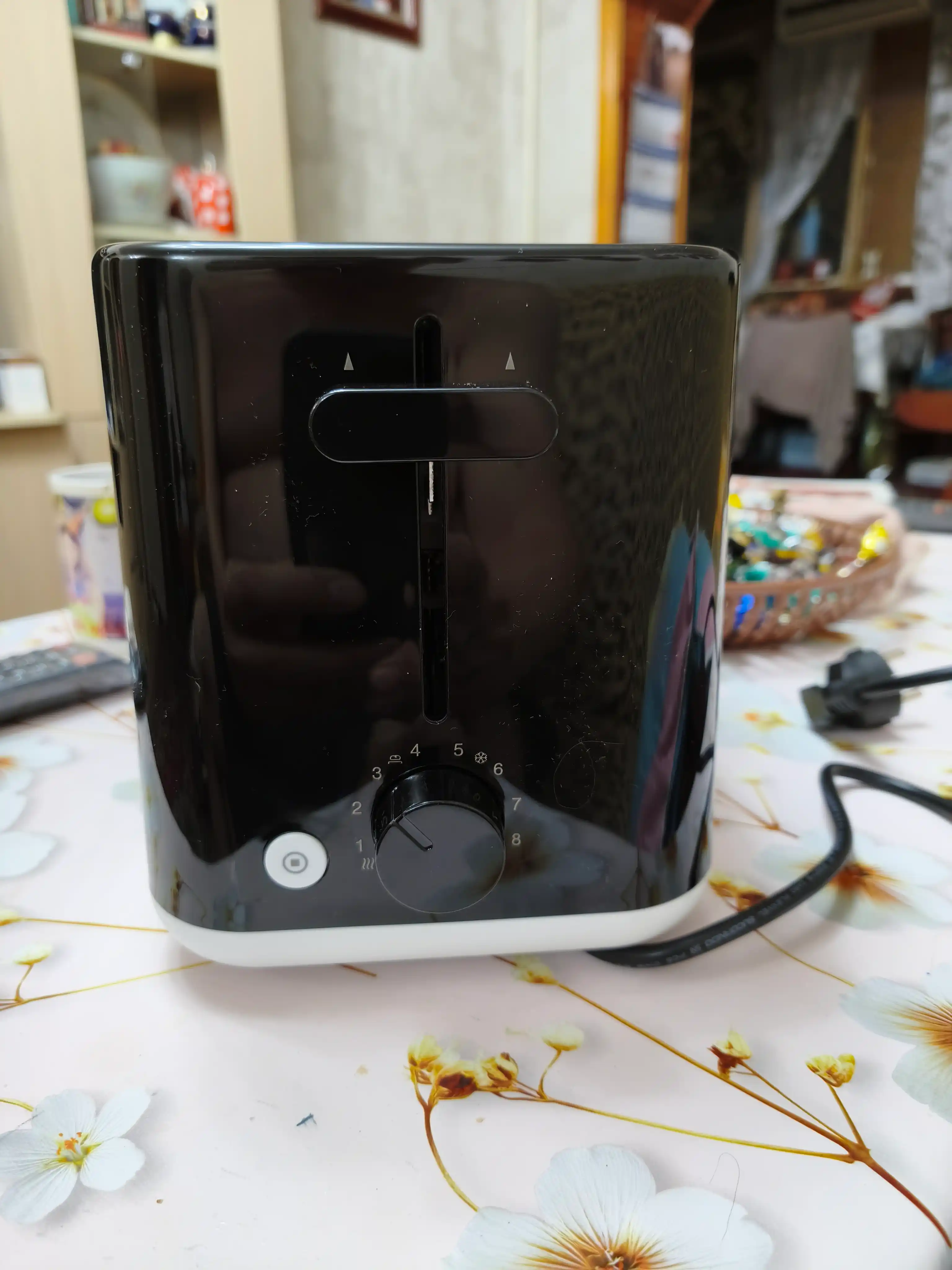 Braun HT1010BK TT toster, 2 tost, markazlash, isitish, muzdan tushirish, qoldiq patnis