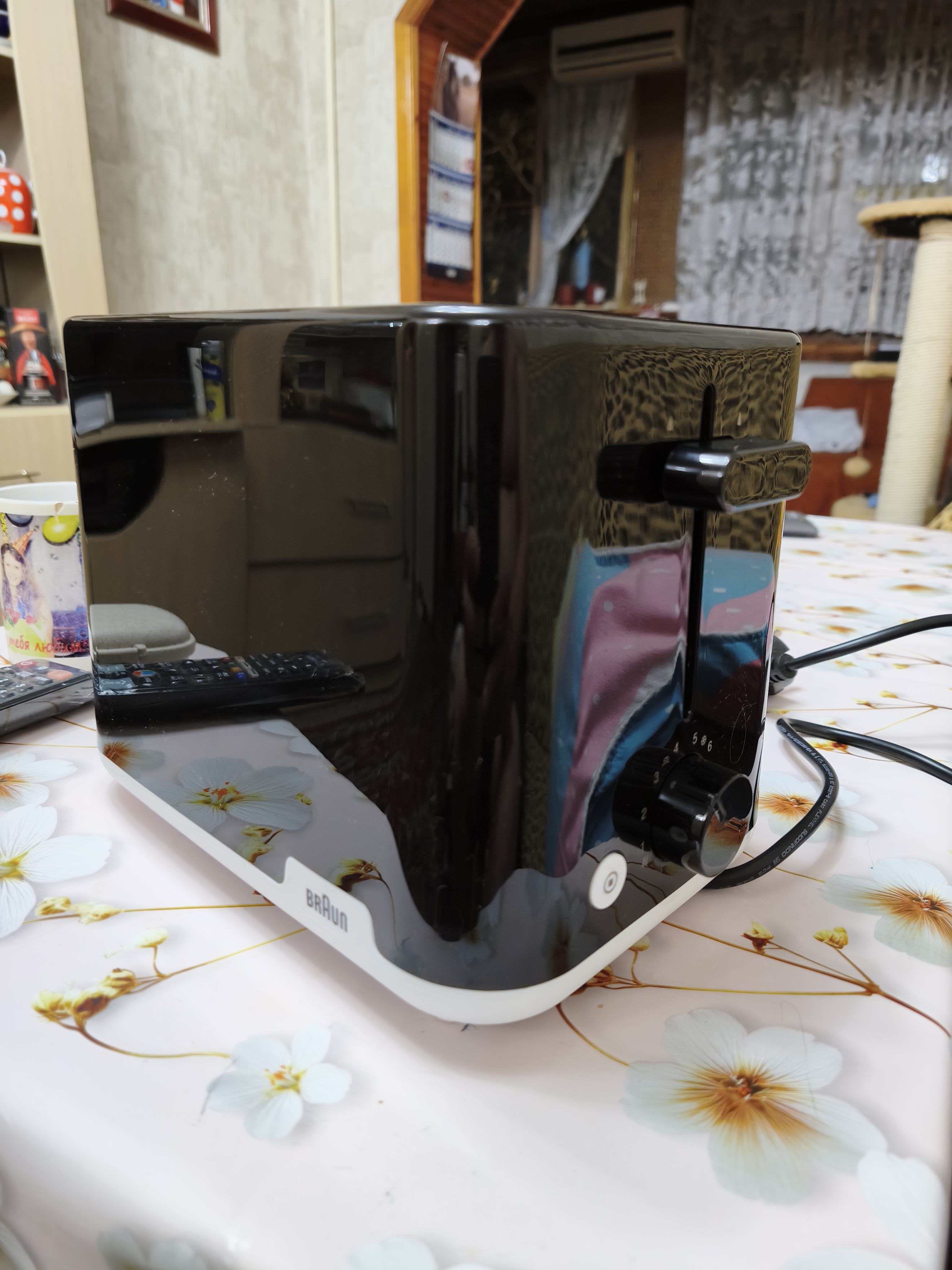 Braun HT1010BK TT toster, 2 tost, markazlash, isitish, muzdan tushirish, qoldiq patnis