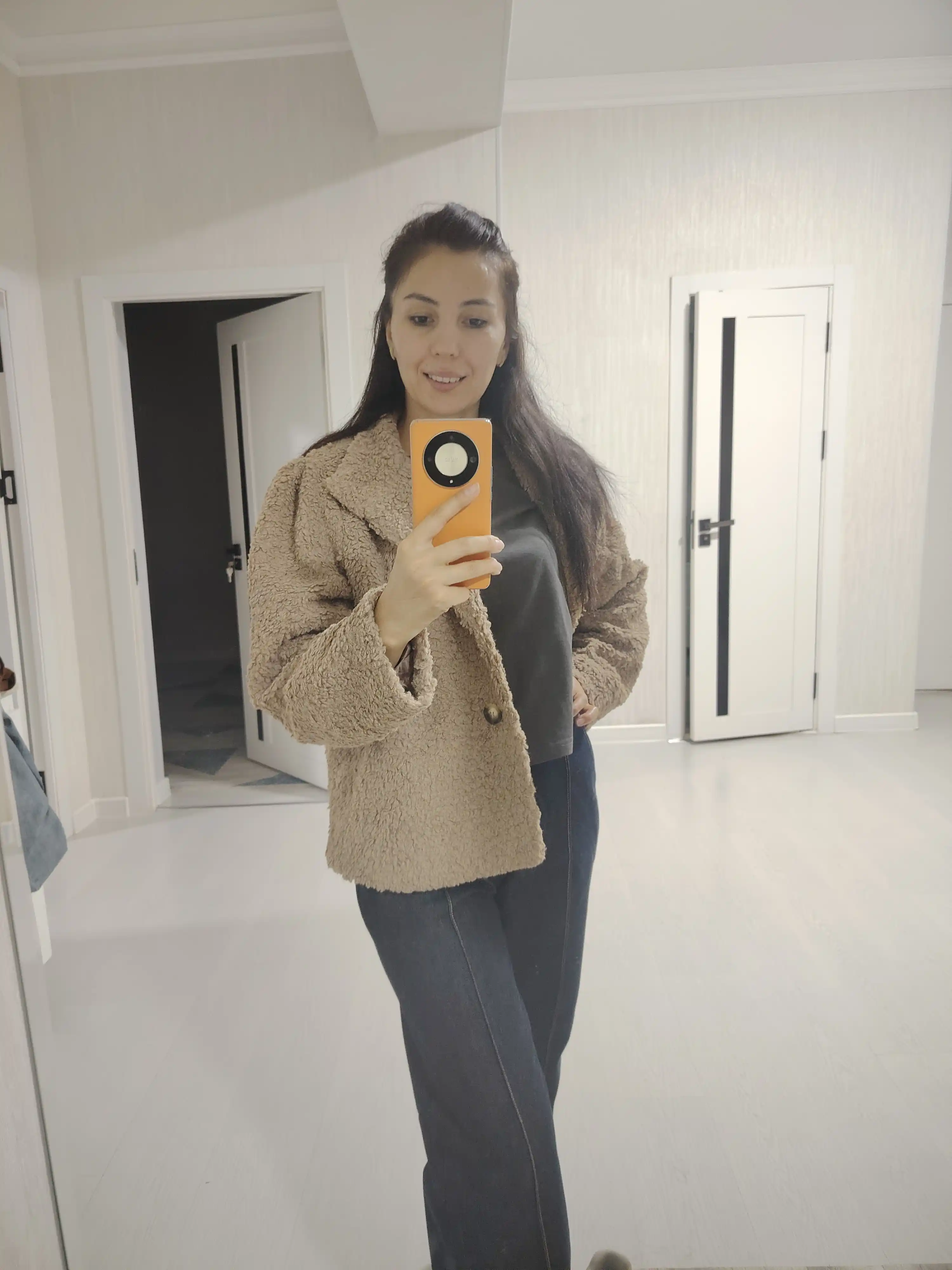 Ayollar kurtkasi Selfie