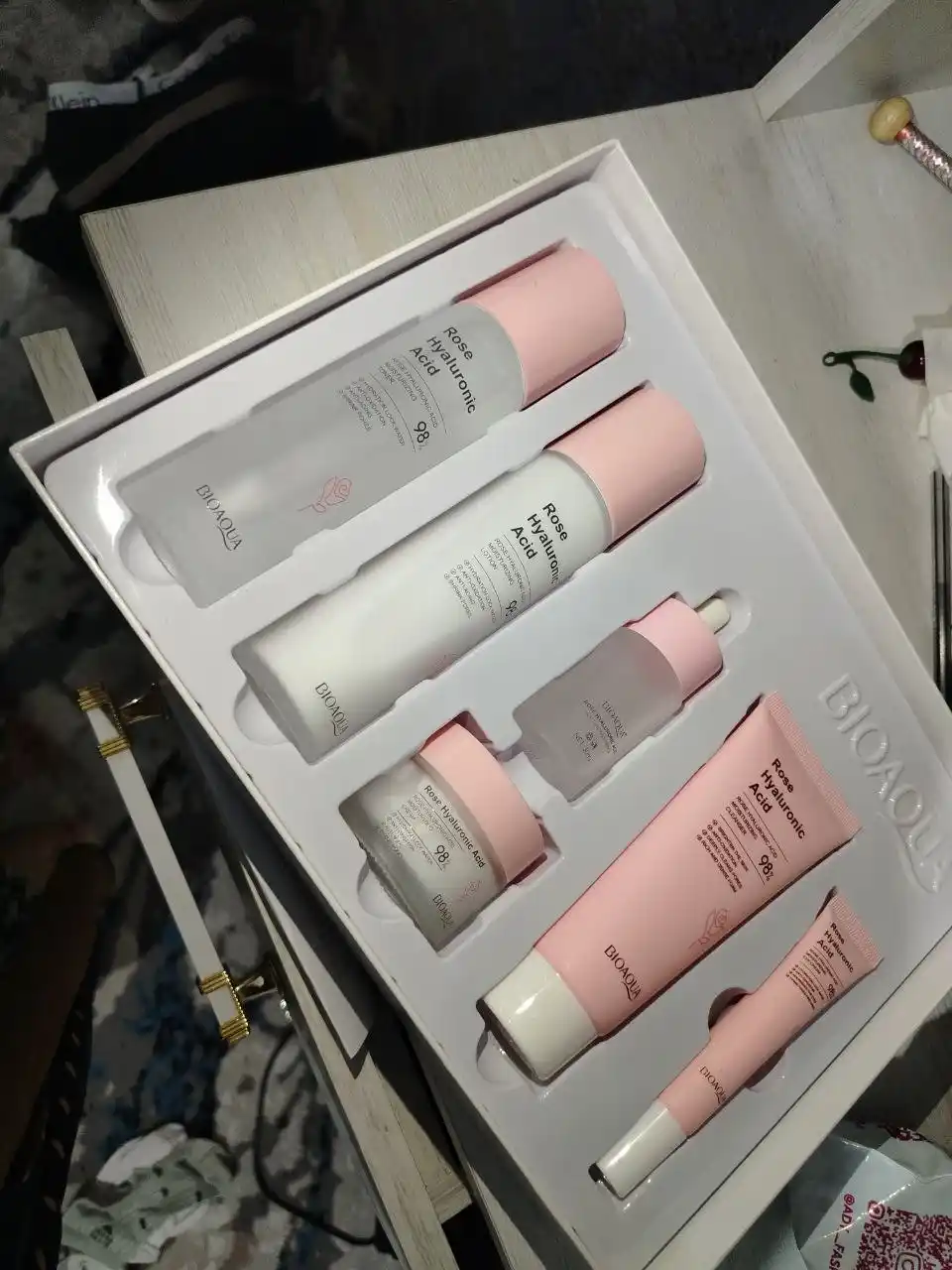 Подарочный набор для ухода за лицом Rose Hyaluronic Acid, 6 в 1 — увлажнение, сияние