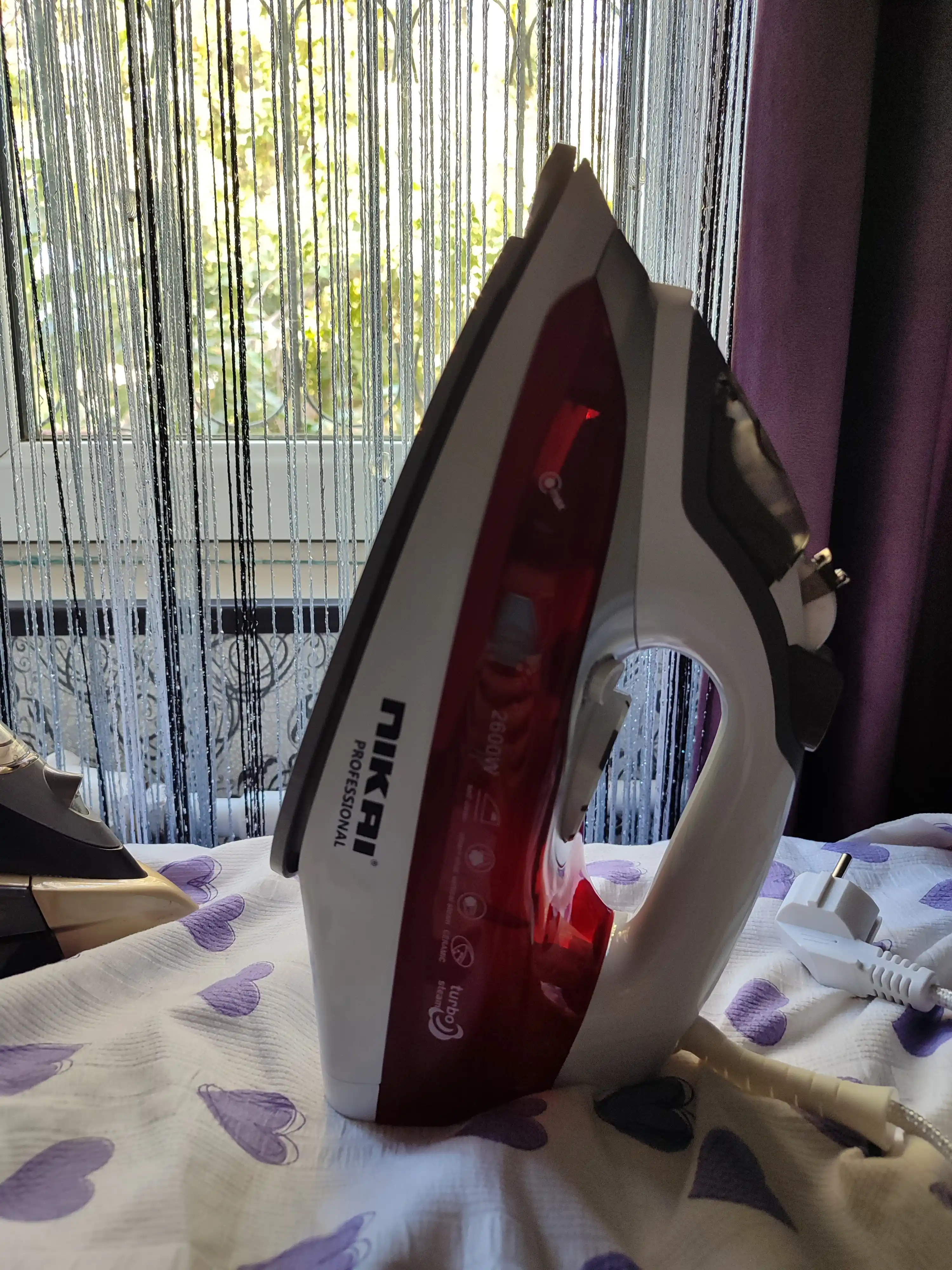 Dazmol PHILIPS  keramik tagli va o‘z-o‘zini tozalovchi 2000-2600W quvvatli bug‘ dazmoli