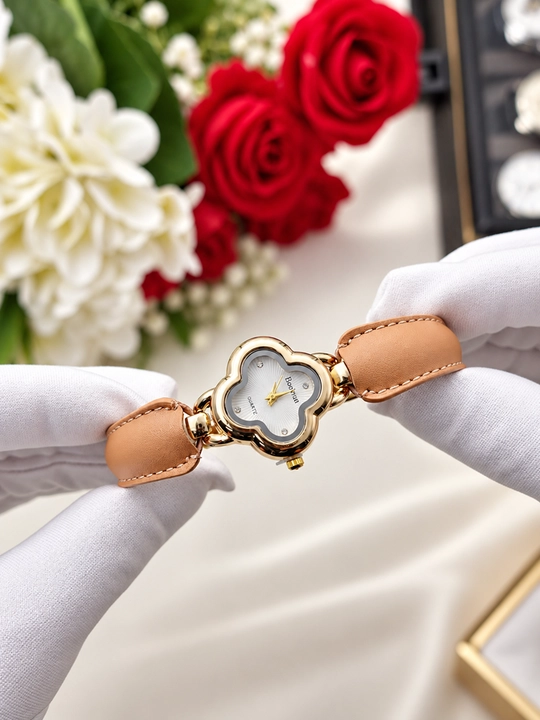 Женские часы Van Cleef, с уникальным дизайном и красивым внешним видом