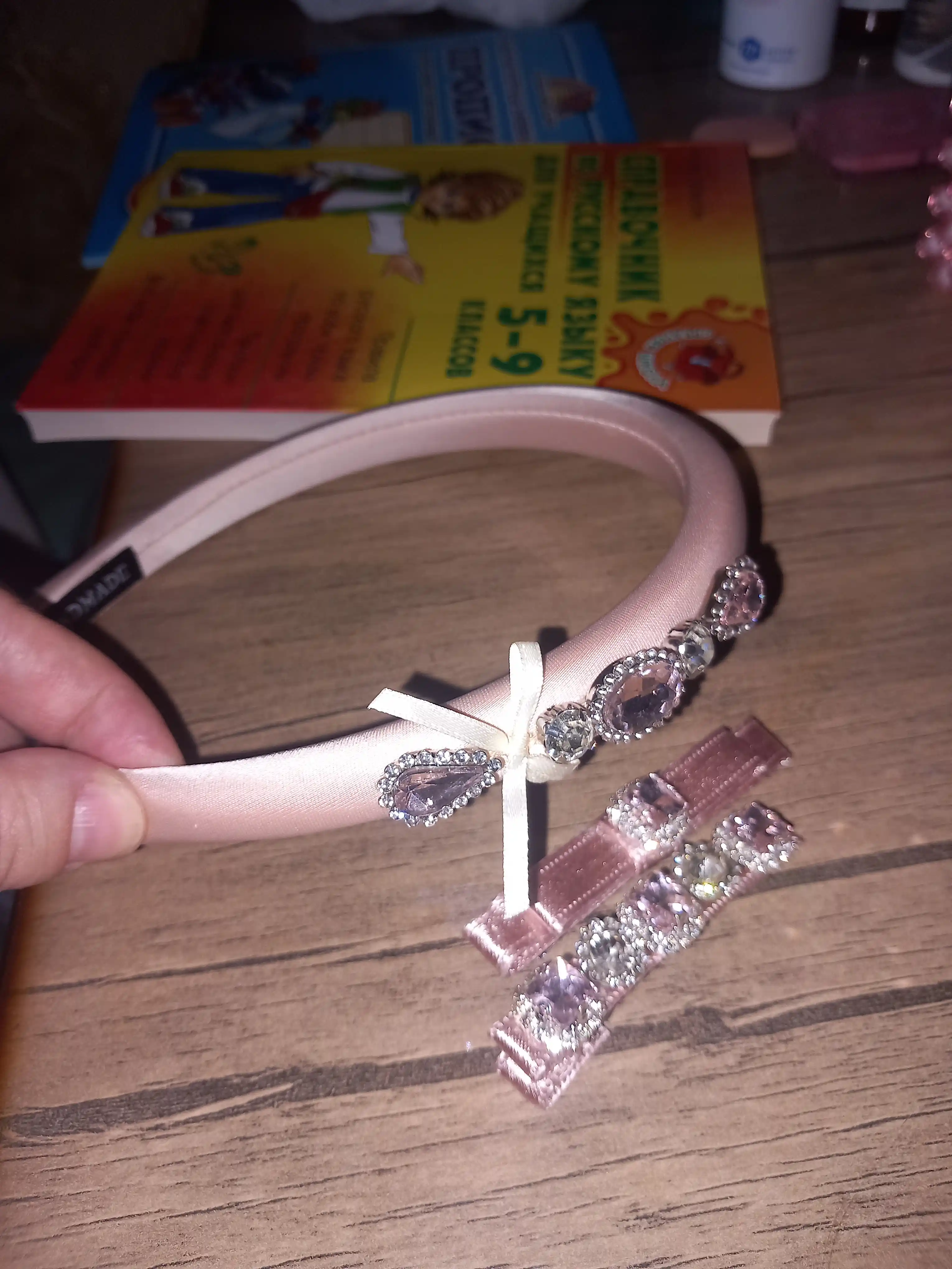 Ayollar uchun dizayner matoli obodoklar – turli uslubdagi