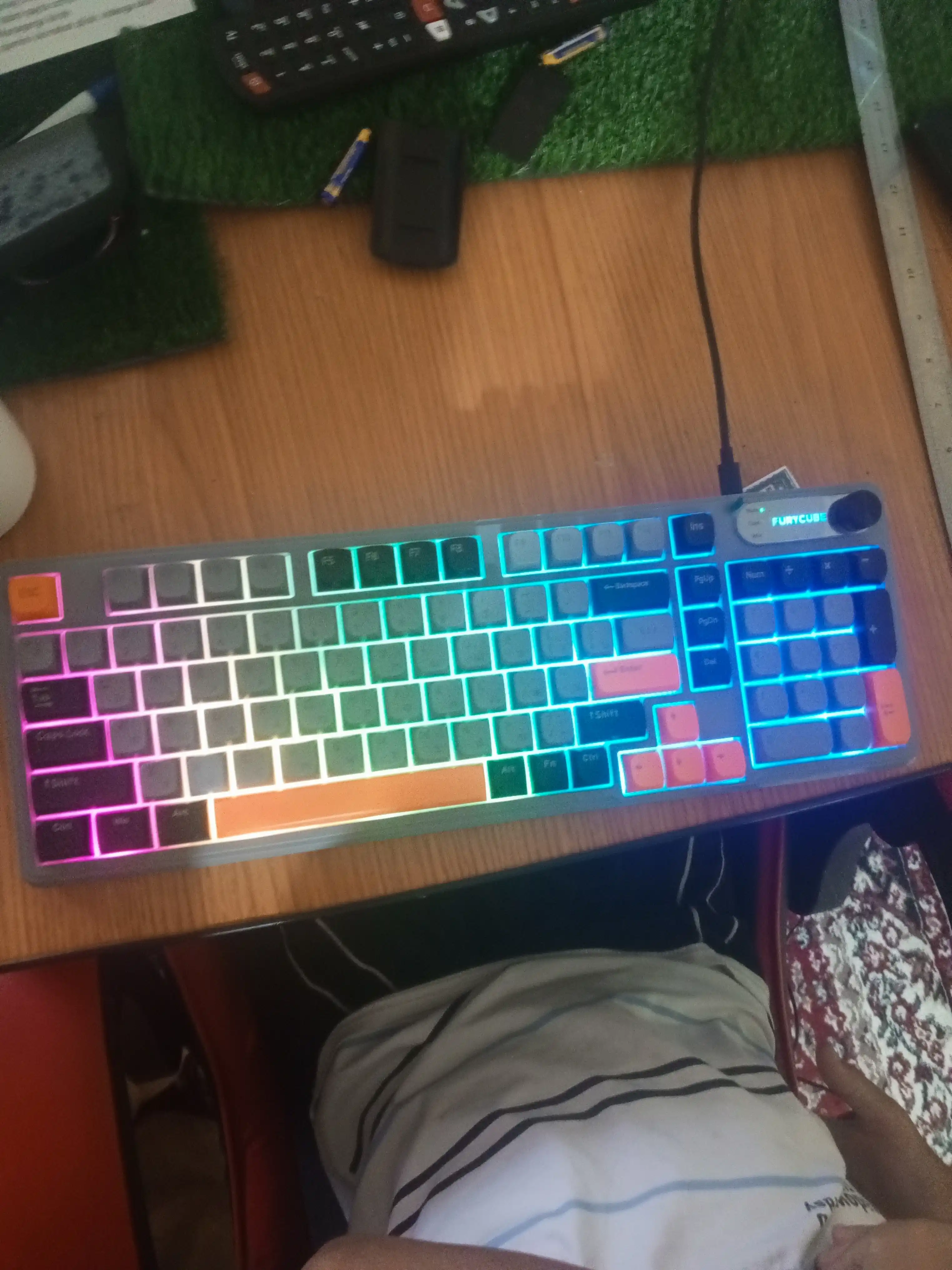 Geymerlar uchun membrana klaviatura Furycube IP98 RGB yoritgichlar bilan