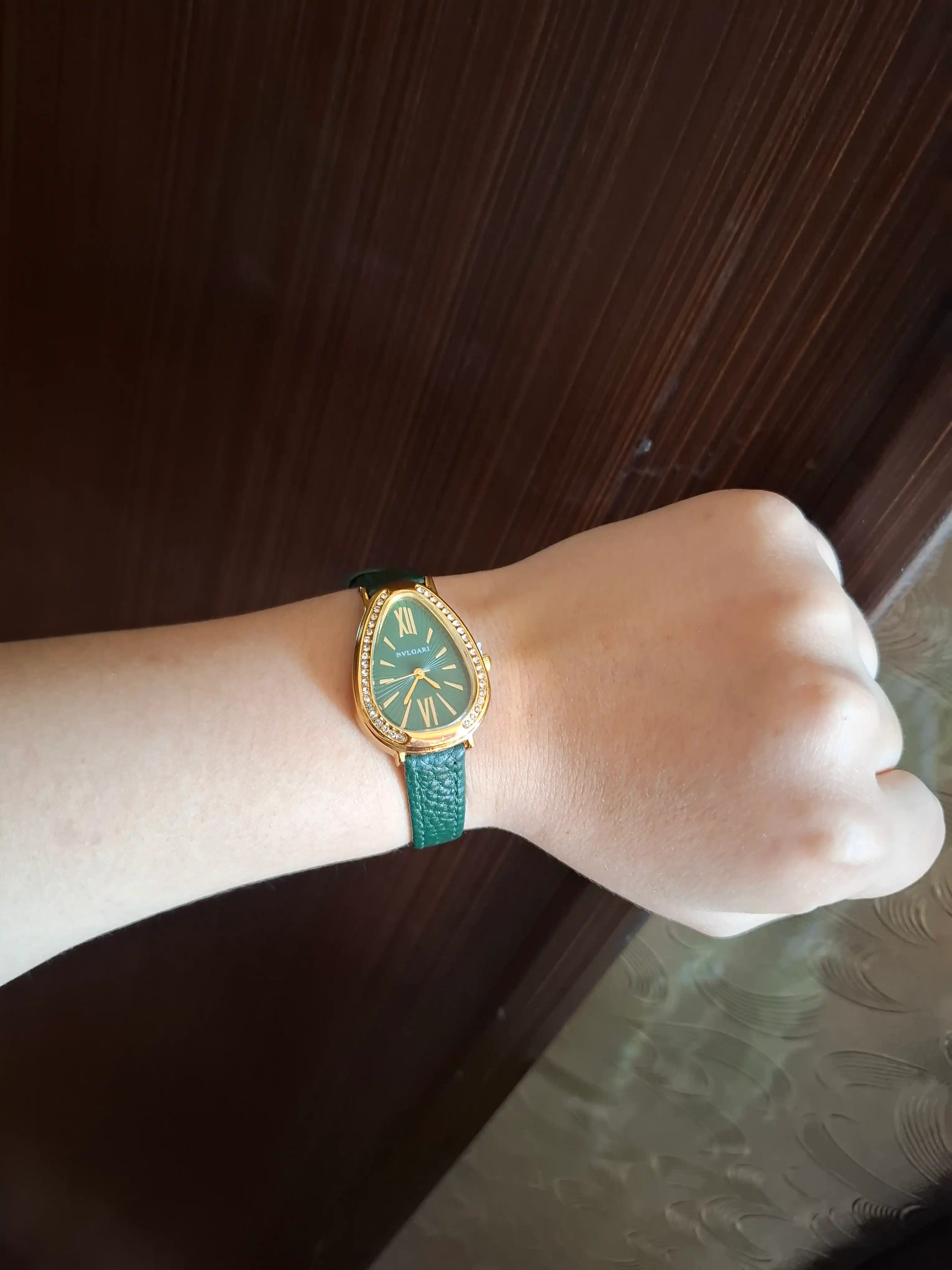 Женские часы, девушек, наручные часы, с кварцевым механизмом, BVLGARI, с кожаным ремешком