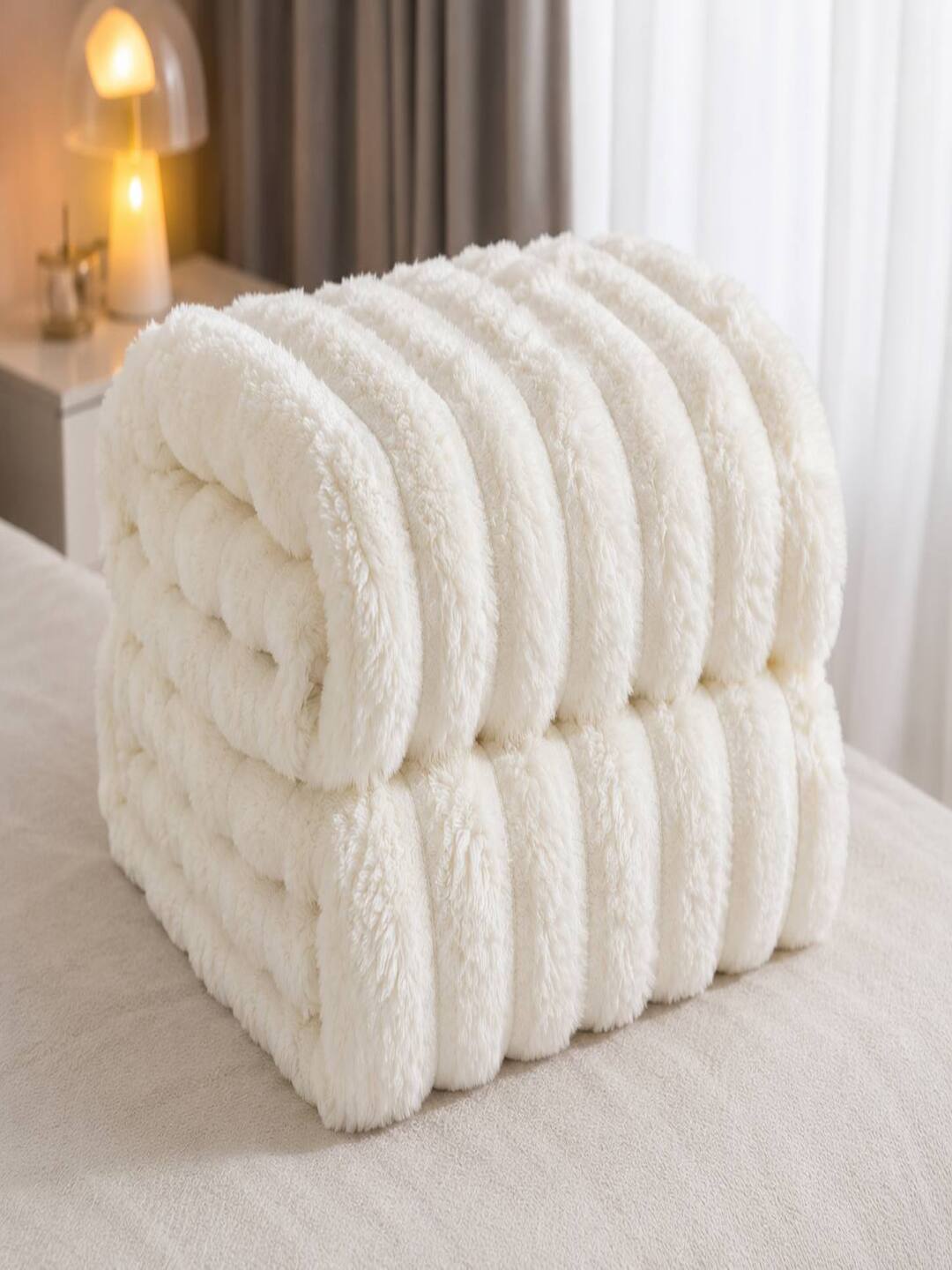 «Oq Nafosat» pled 170×220 sm, gofra, bir qatlamli, oq rangda, yumshoq va shinam