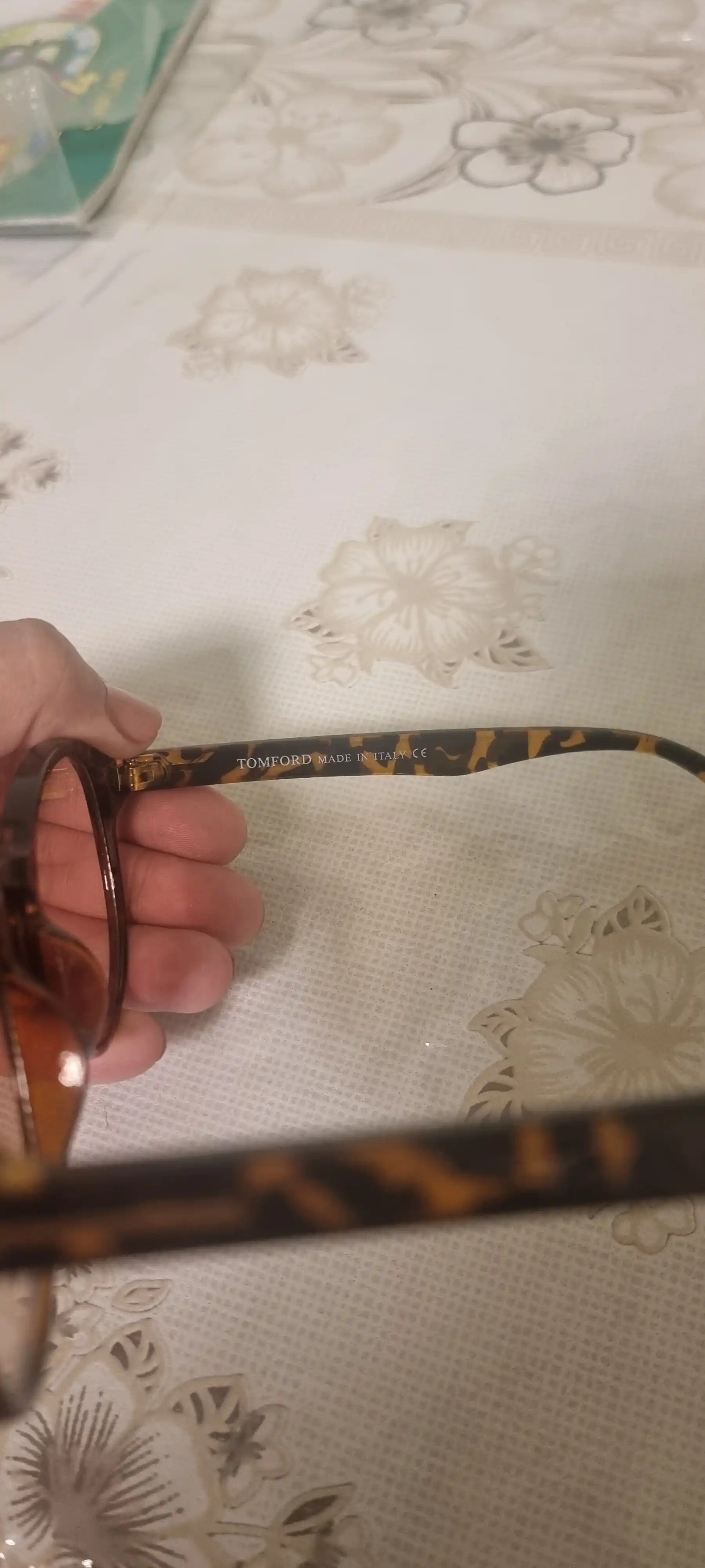 Erkaklar va ayollar uchun g‘ilofsiz quyosh ko‘zoynagi