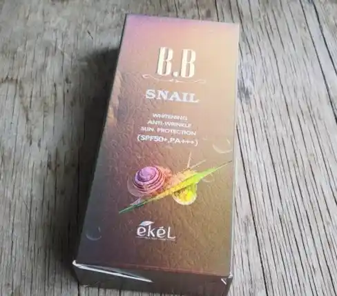 Антивозрастной BB-крем с муцином улитки и морским коллагеном Ekel Snail Gold SPF50+