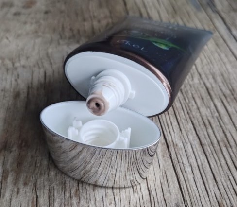 Антивозрастной BB-крем с муцином улитки и морским коллагеном Ekel Snail Gold SPF50+
