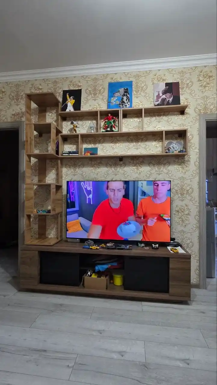 Polka, devor tokchasi, kitoblar va gullar uchun