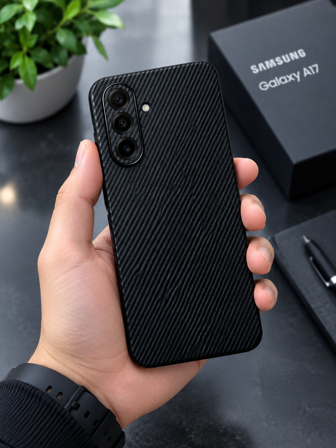 Samsung Galaxy A17 4G silikon chexol, karbon dizayn, zarba va tirnalishdan himoya