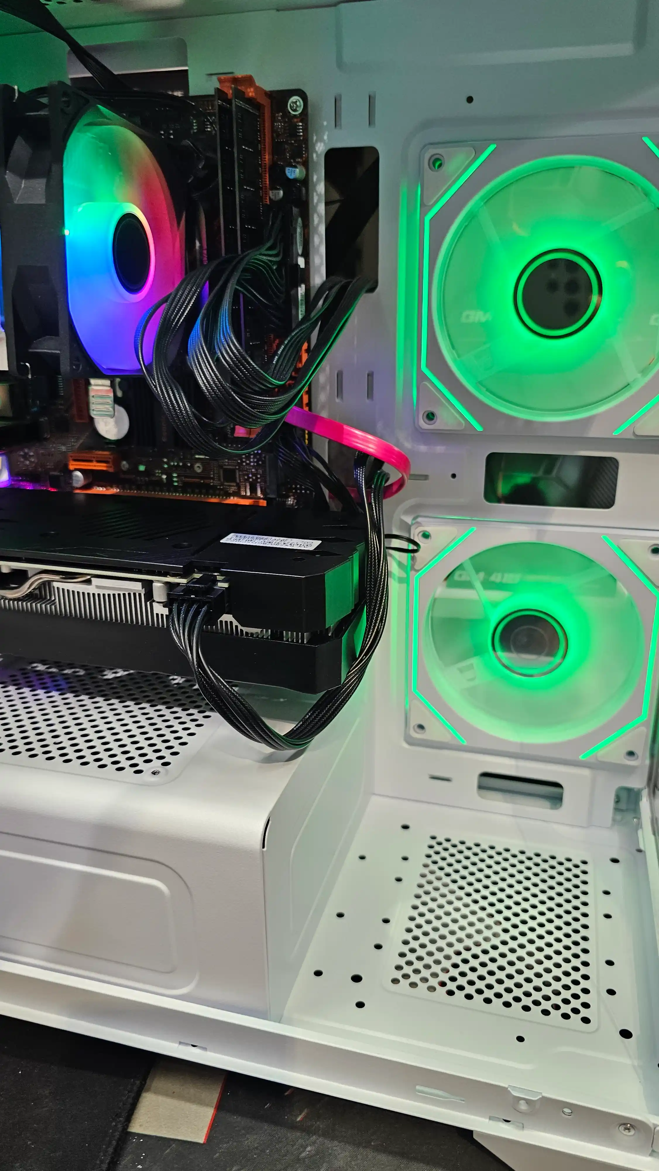 Kompyuter, korpus va monitor o‘yinlar va ofis uchun tayyor to‘plam DDR3 16 GB, SSD 512 GB