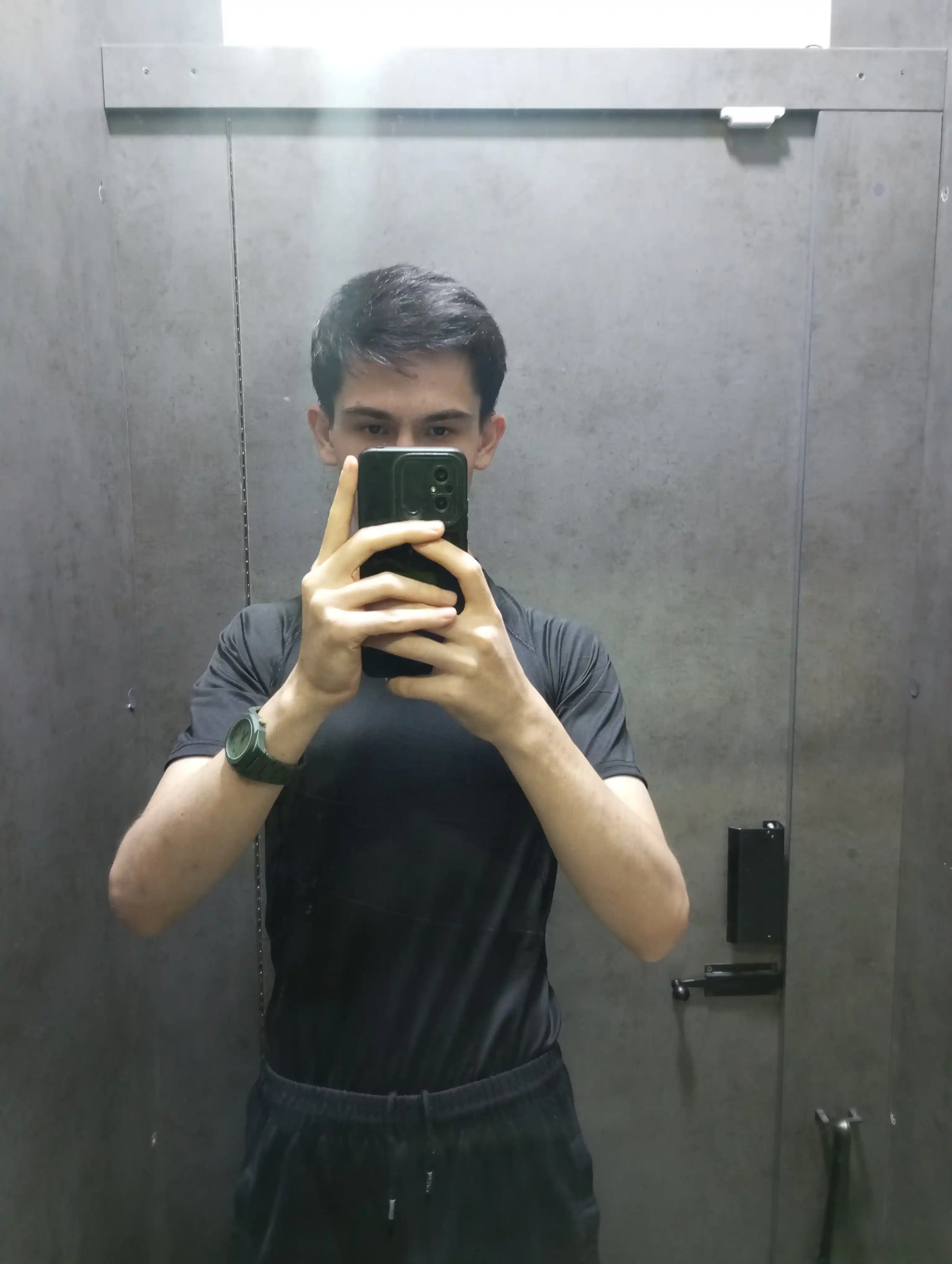 Erkaklar uchun kompression sport futbolkasi zal va fitnes uchun rashgard