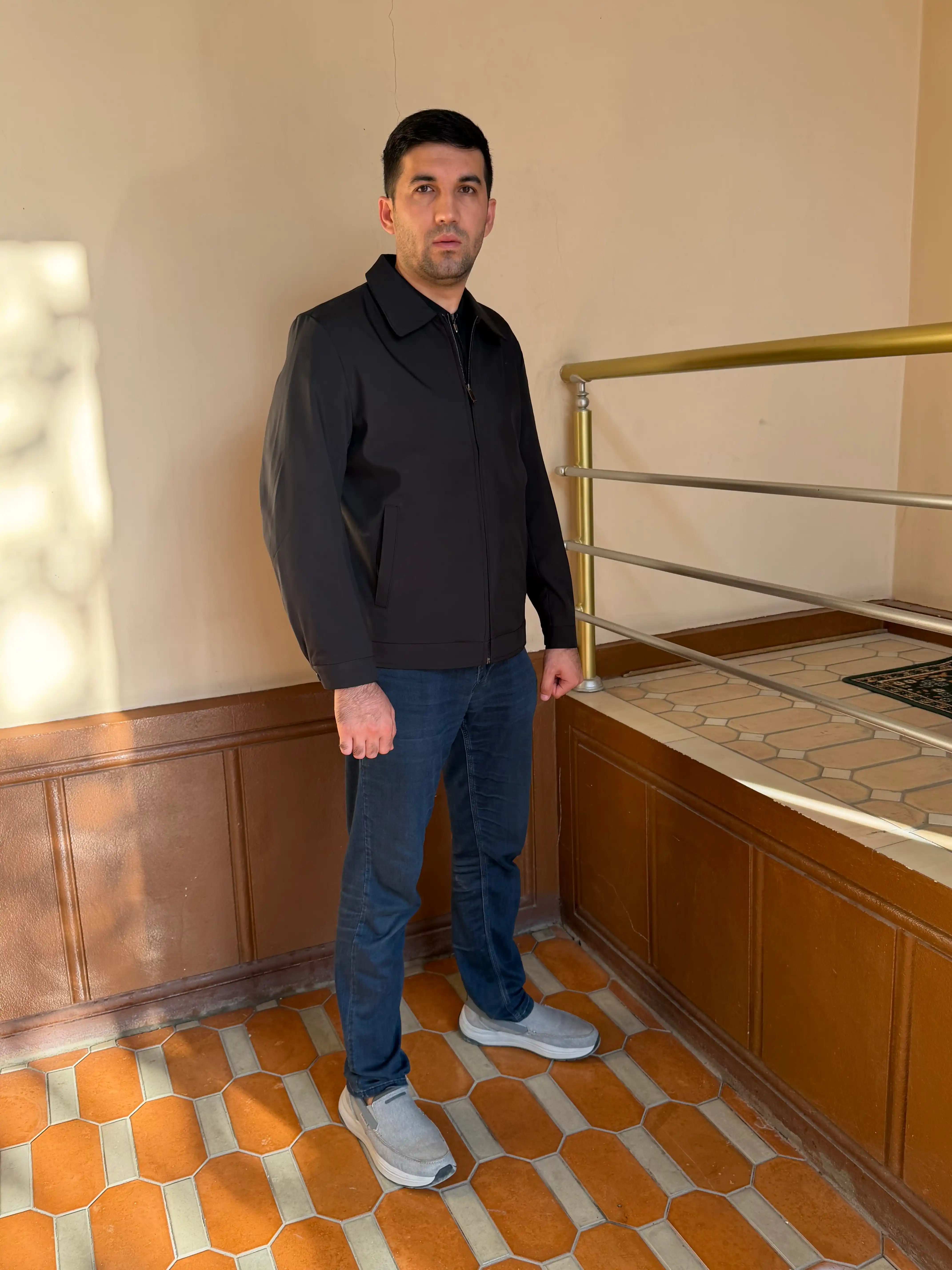 Erkaklar uchun vetrovka, Klassik uslubda vetrovka, Kuz va bahor uchun vetrovka