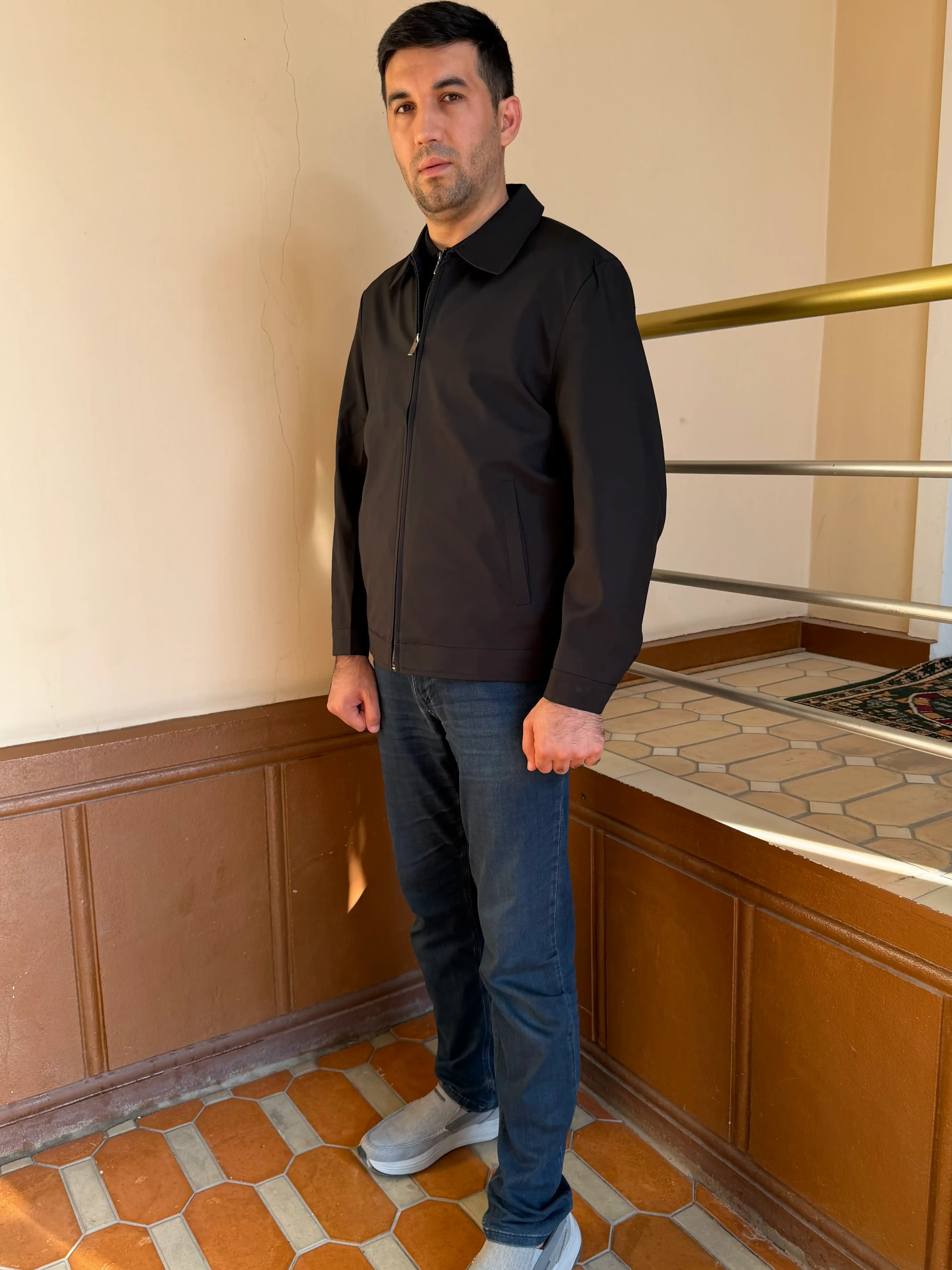Erkaklar uchun vetrovka, Klassik uslubda vetrovka, Kuz va bahor uchun vetrovka
