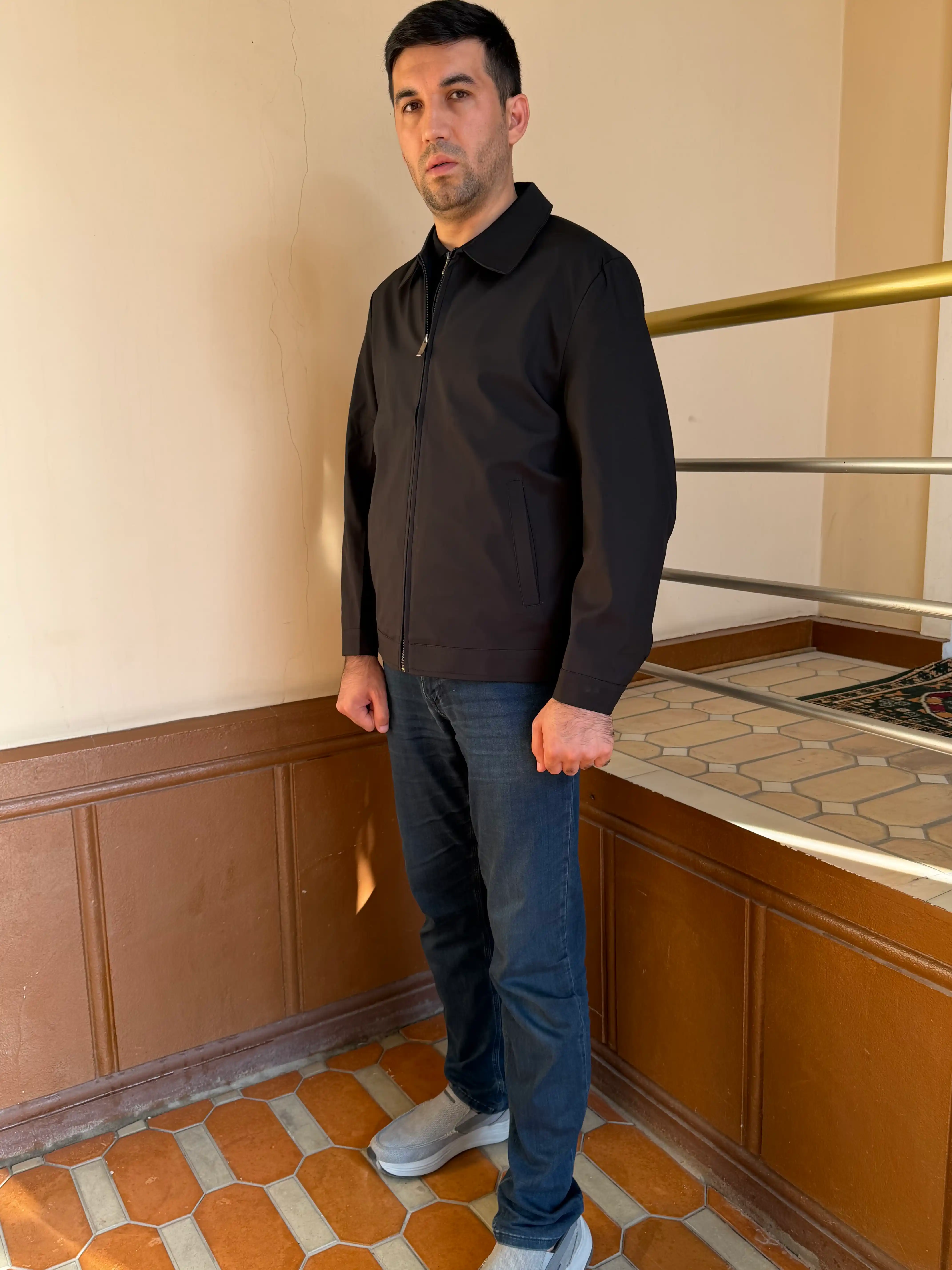 Erkaklar uchun vetrovka, Klassik uslubda vetrovka, Kuz va bahor uchun vetrovka