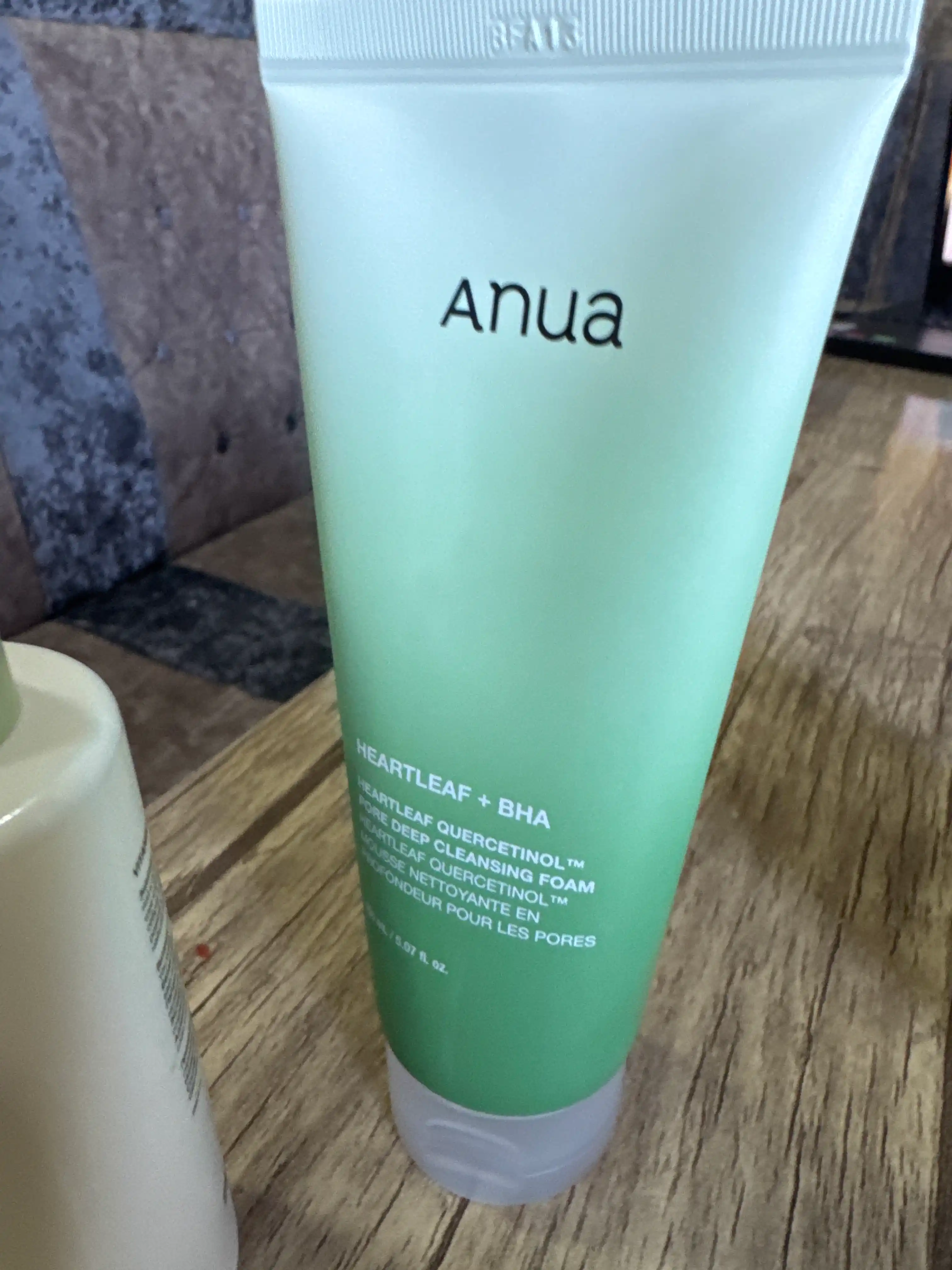 Penka-skrab uchun poralarni tozalash Anua Heartleaf Quercetinol Cleansing Foam, 150 ml