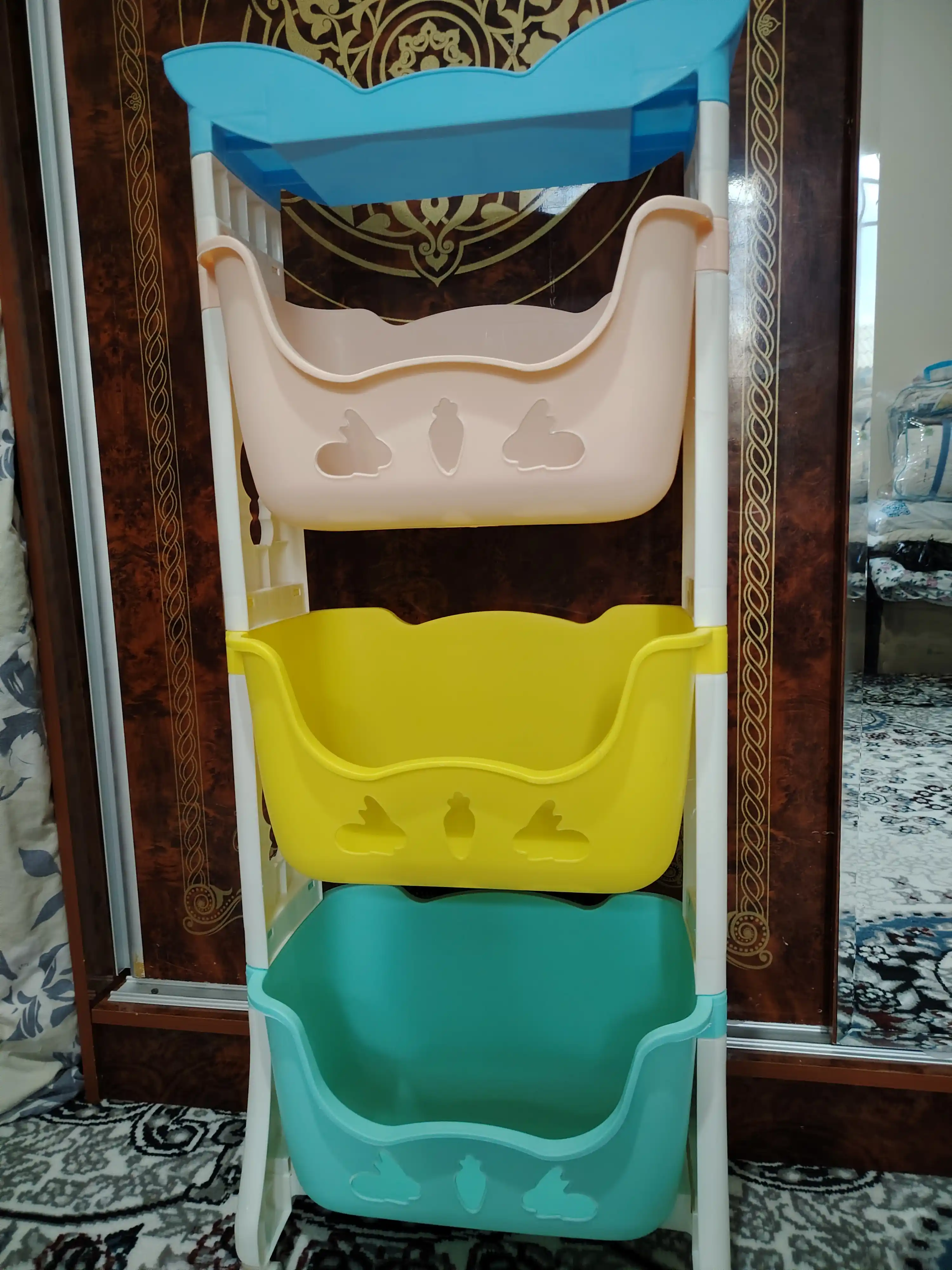 Plastik pol tokcha, g'ildiraklarda oshxona, hammom uchun