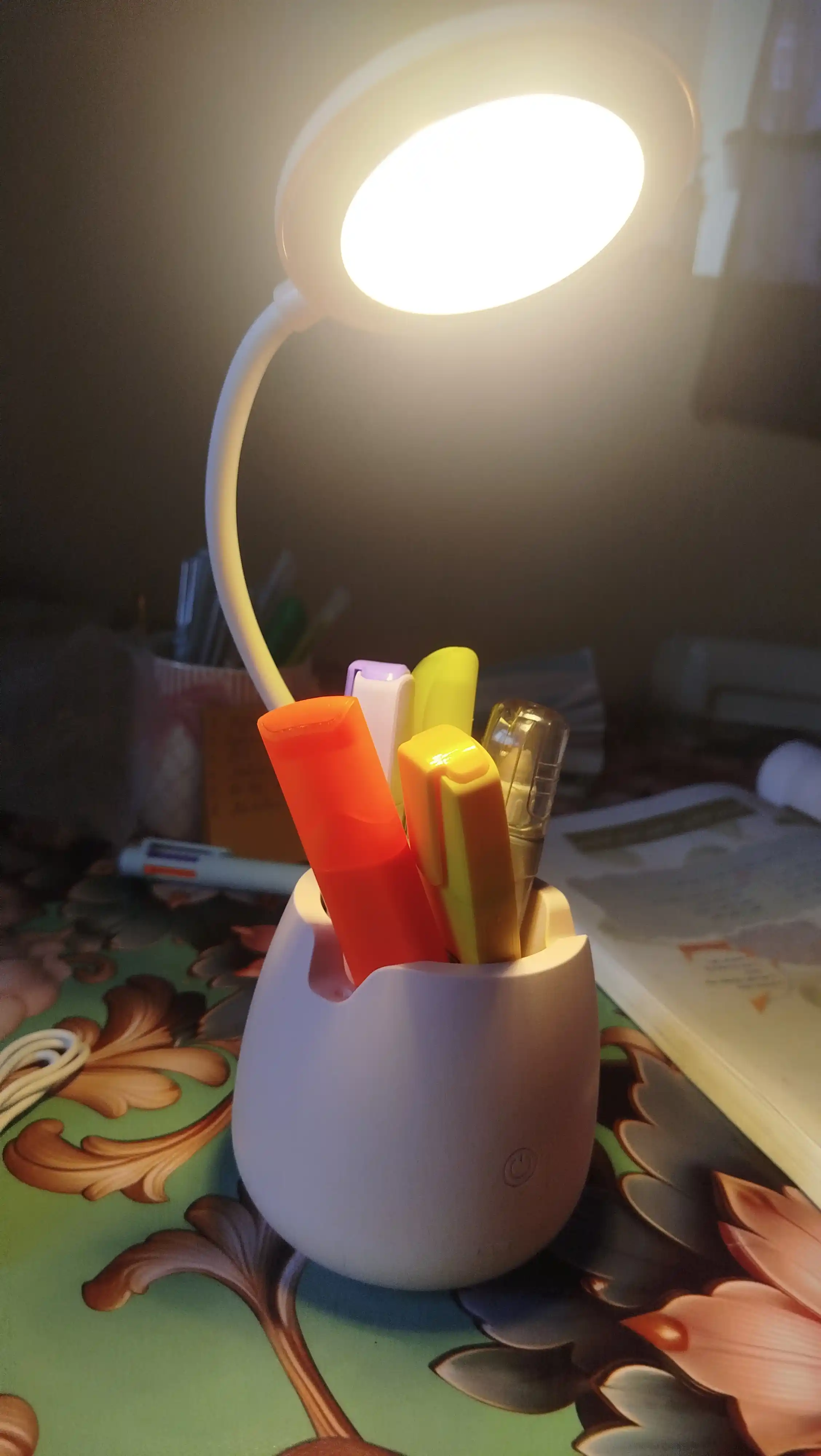 Настольная LED лампа с гибкой ножкой и органайзером