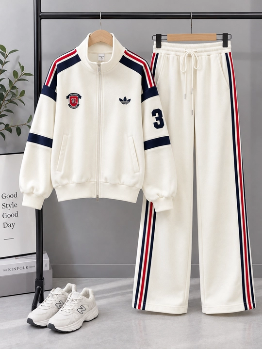 Ayollar sport kostyumi