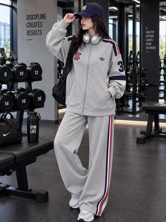Ayollar sport kostyumi