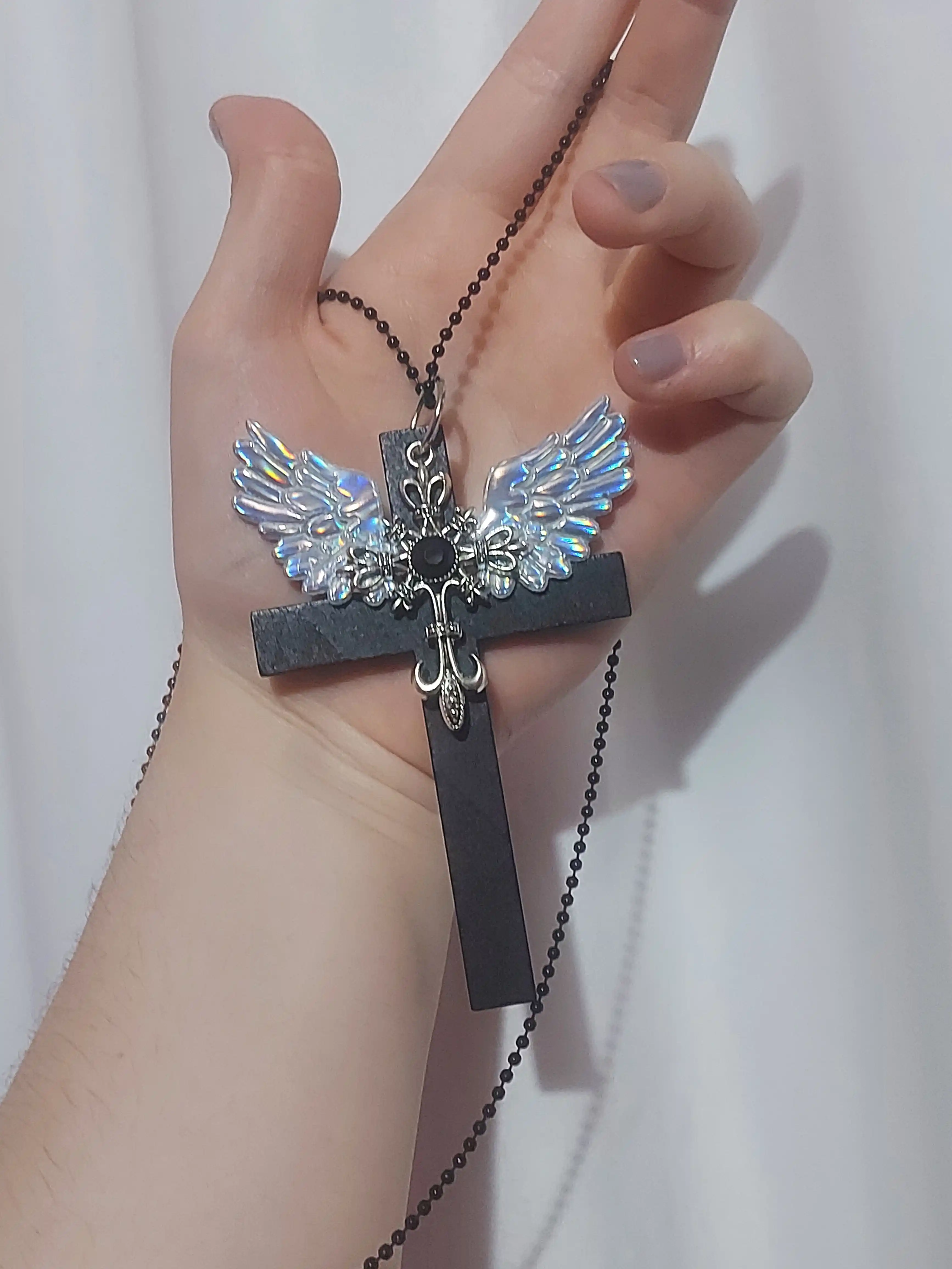 Yurak va xochli gotik marjon, Y2K uslubidagi choker va osma bezak