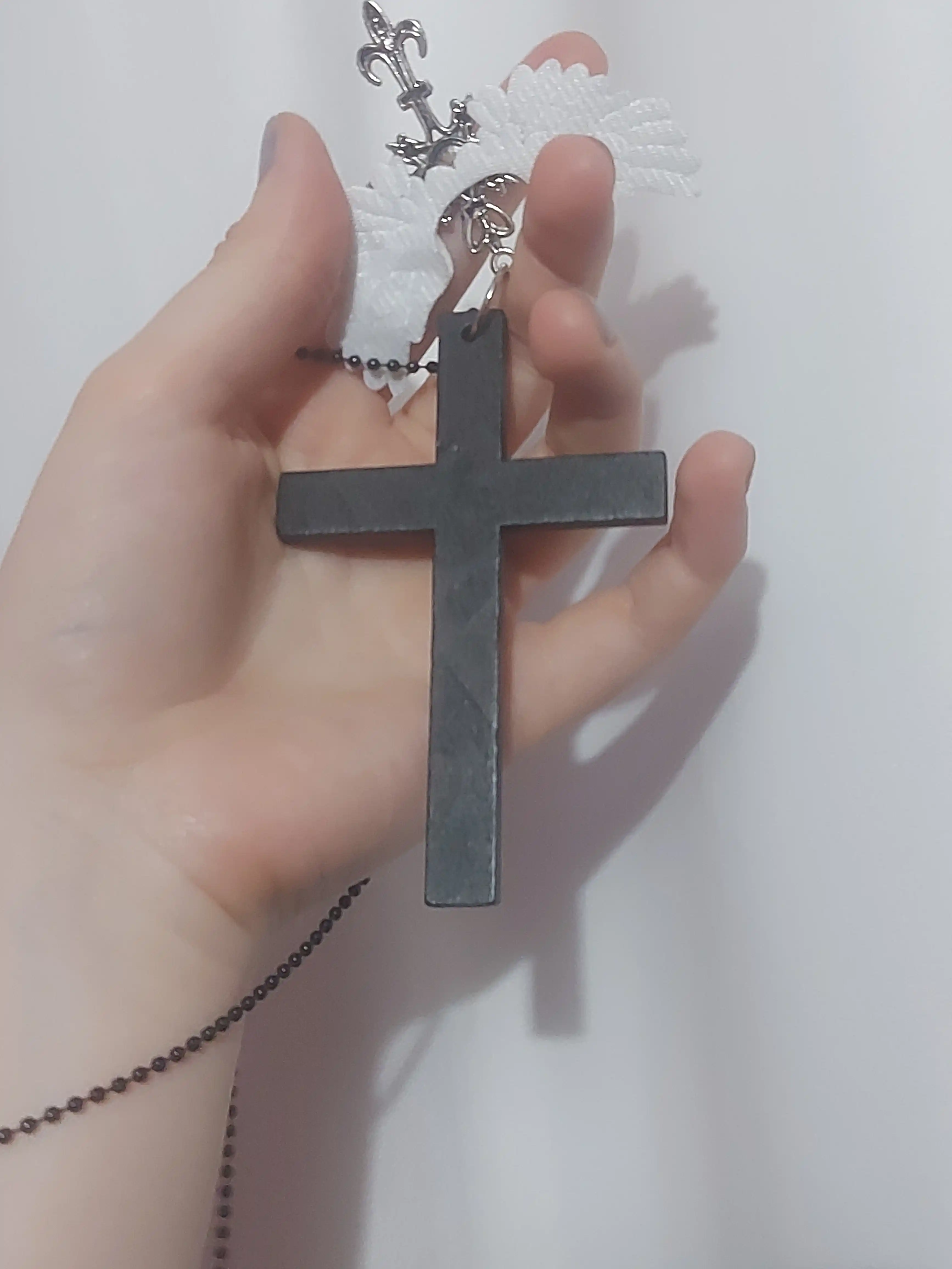 Yurak va xochli gotik marjon, Y2K uslubidagi choker va osma bezak