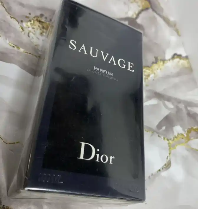 Erkaklar parfyumlangan suvi Dior Sauvage, 100 ml, to‘yingan hid