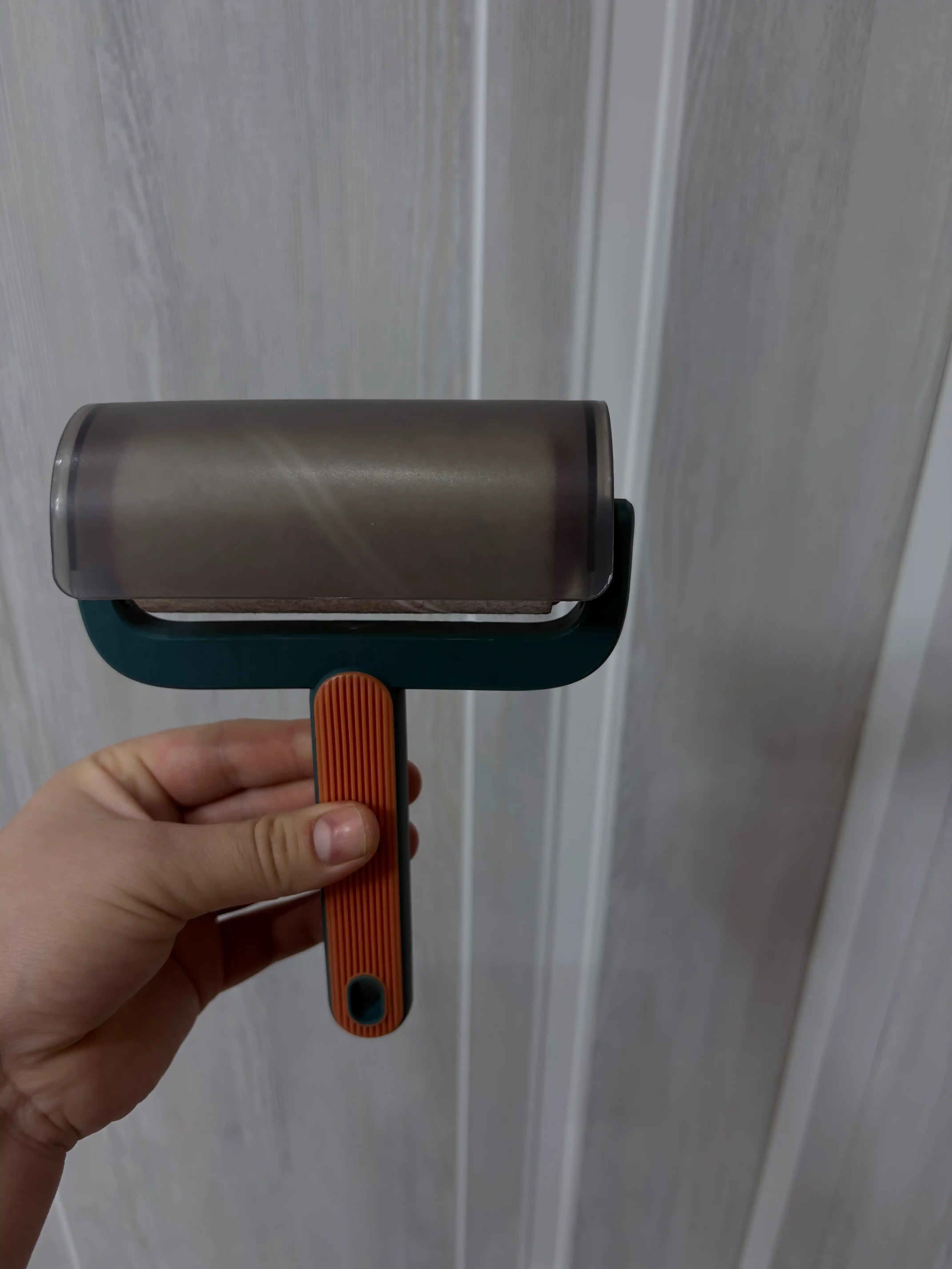 Липкий ролик для чистки одежды от шерсти, волос и пыли