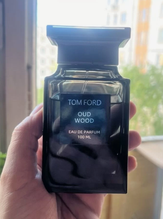 Tom Ford Oud Wood erkaklar atiri 100 ml —  uzoq saqlanuvchi parfum