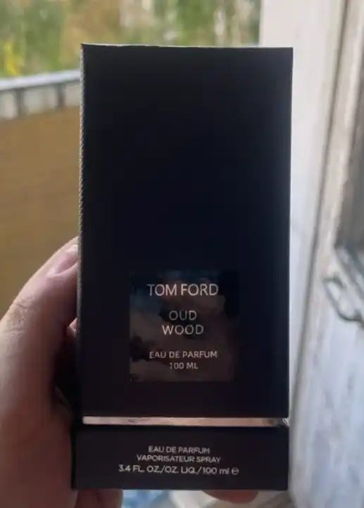 Tom Ford Oud Wood erkaklar atiri 100 ml —  uzoq saqlanuvchi parfum