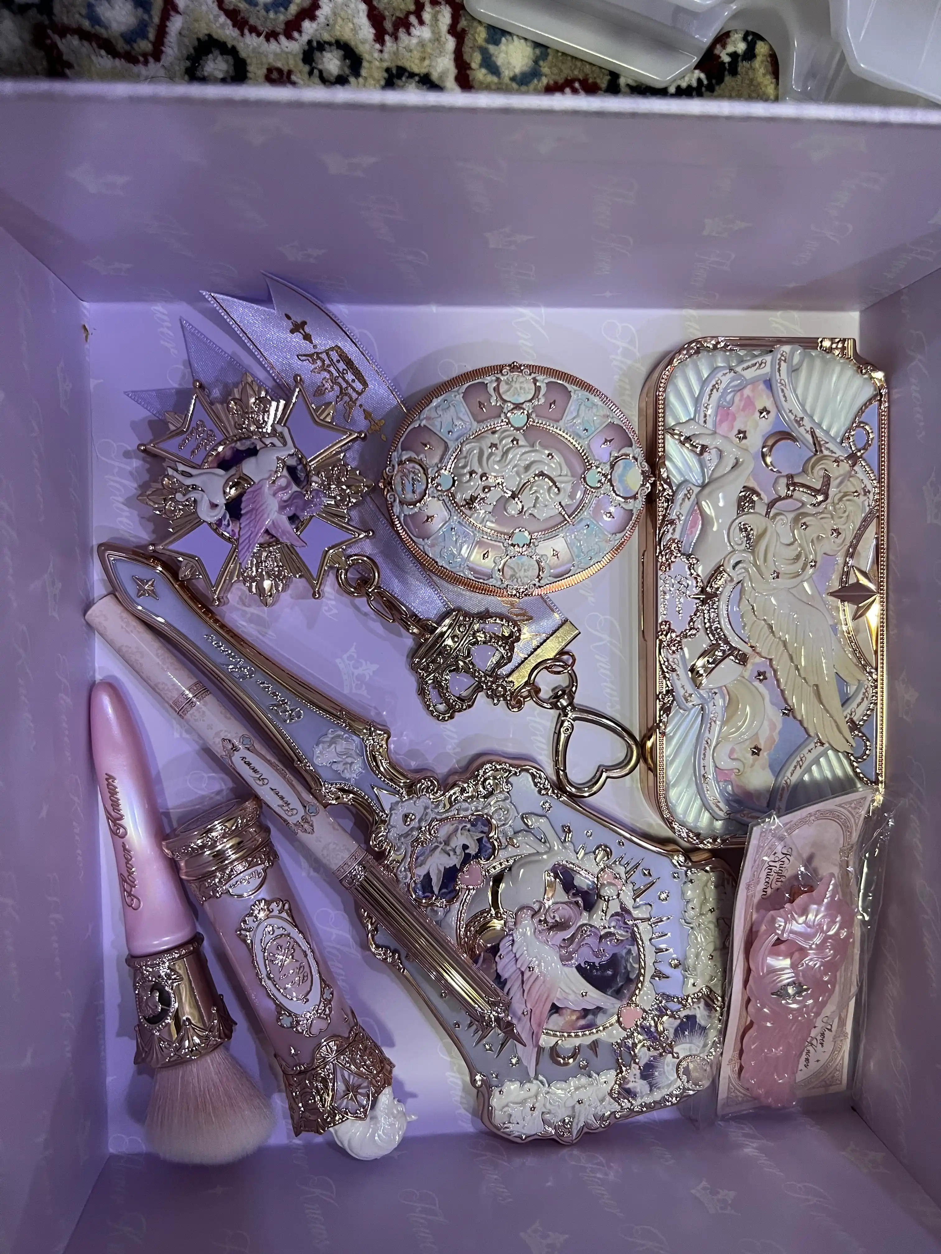 Flower Knows Unicorn Knight nafis kosmetika to‘plami, romantik dizayn va go‘zal ranglar