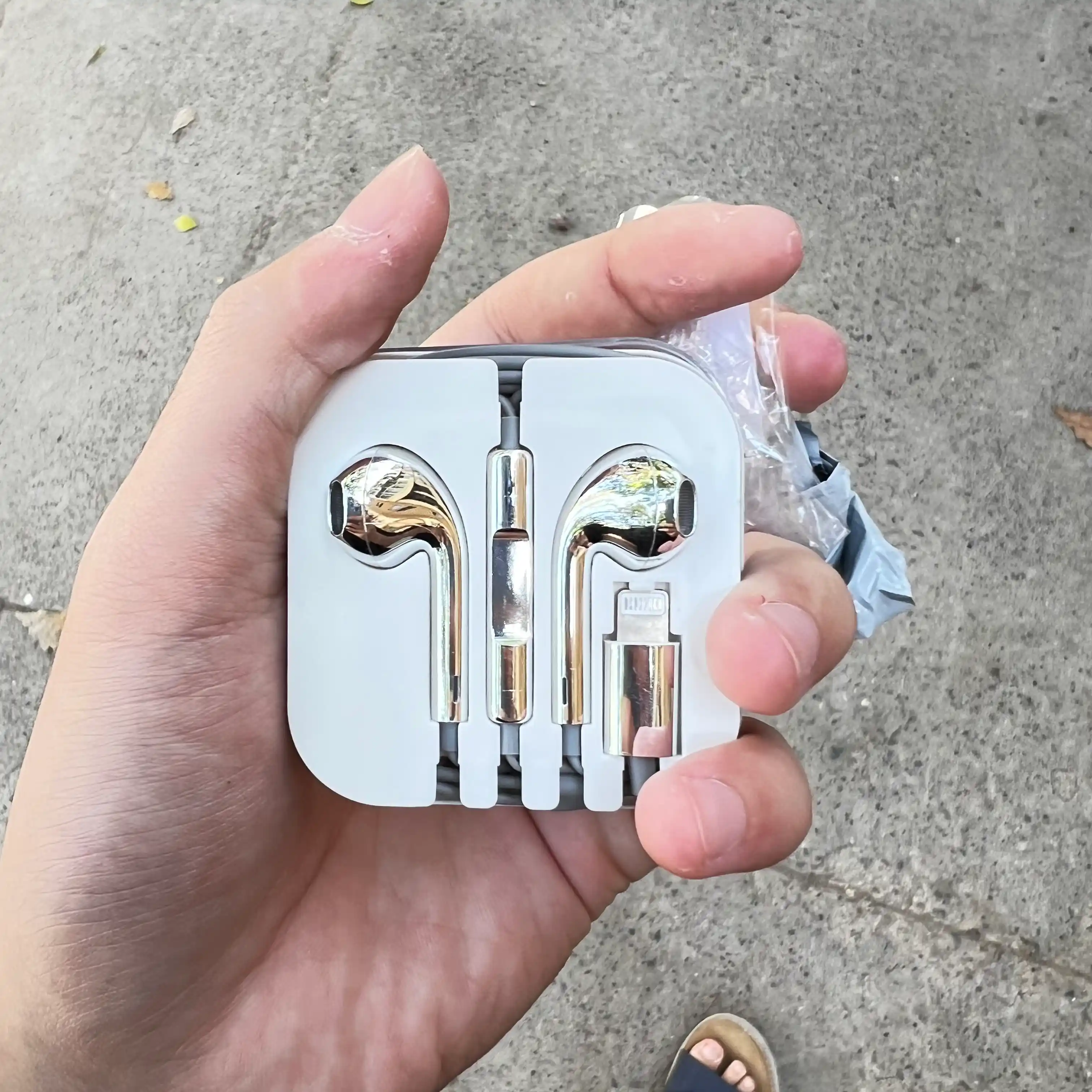 ChromePods simli quloqchinlar  Type-c, Lightning, android va iphone uchun