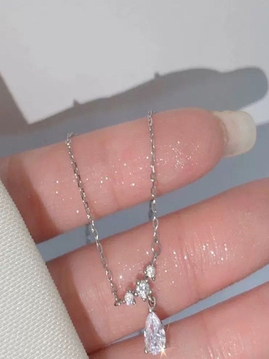 Ayollar va qizlar uchun nafis zanjir, turli dizaynlar - 