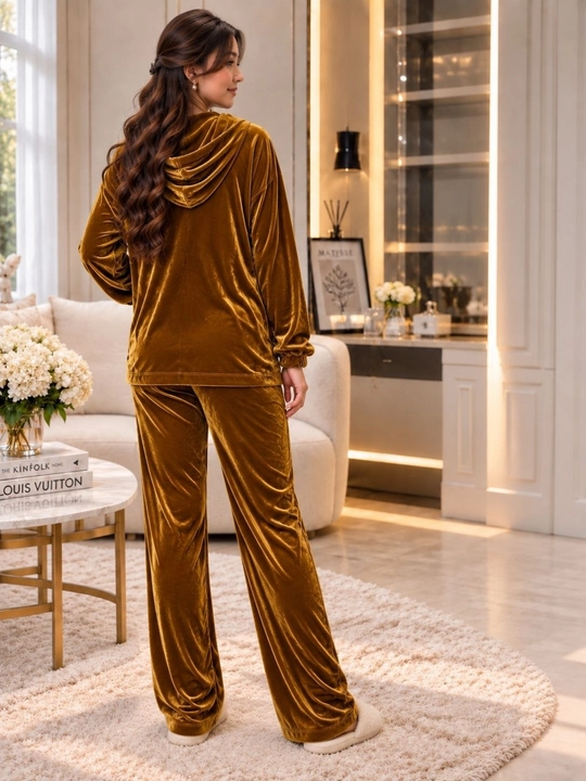 Ayollar villur kostyumi oversize 46-52 yumshoq villur hudili fermuarli 2 qismli kostyum